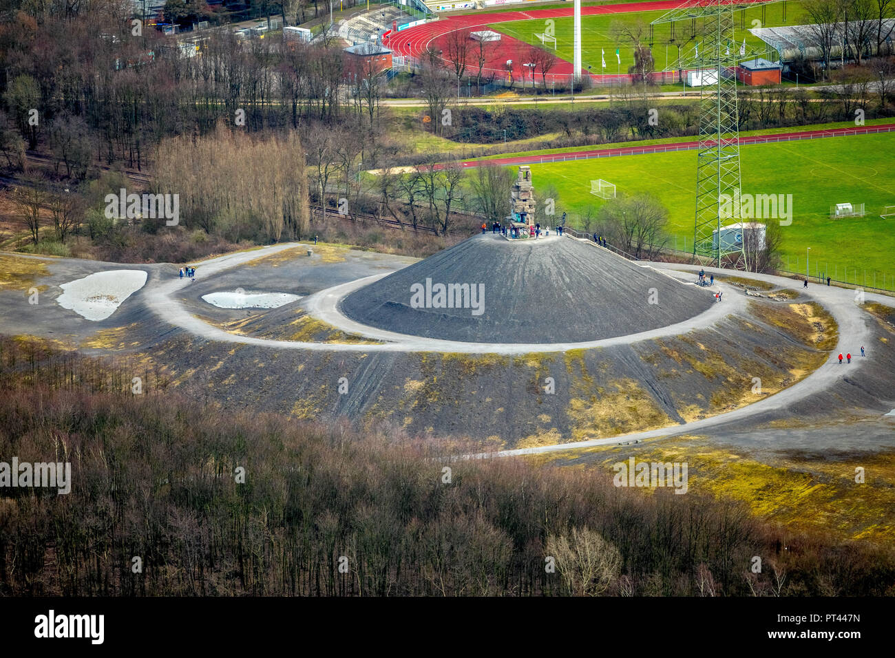 Halde Rhein-Elbe con il Himmelstreppe, Himmelsleiter, artwork da Herman Prigann a Gelsenkirchen, zona della Ruhr, Nord Reno-Westfalia, Germania Foto Stock