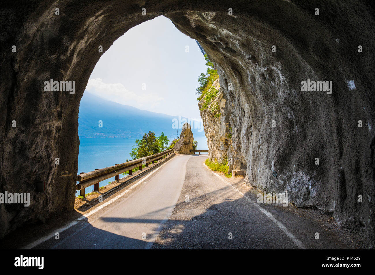 New Scenic 5 posti la strada della Forra sulla costa occidentale del Lago di Garda nei pressi di Tremosine, provincia di Brescia, Lombardia, Italia Foto Stock