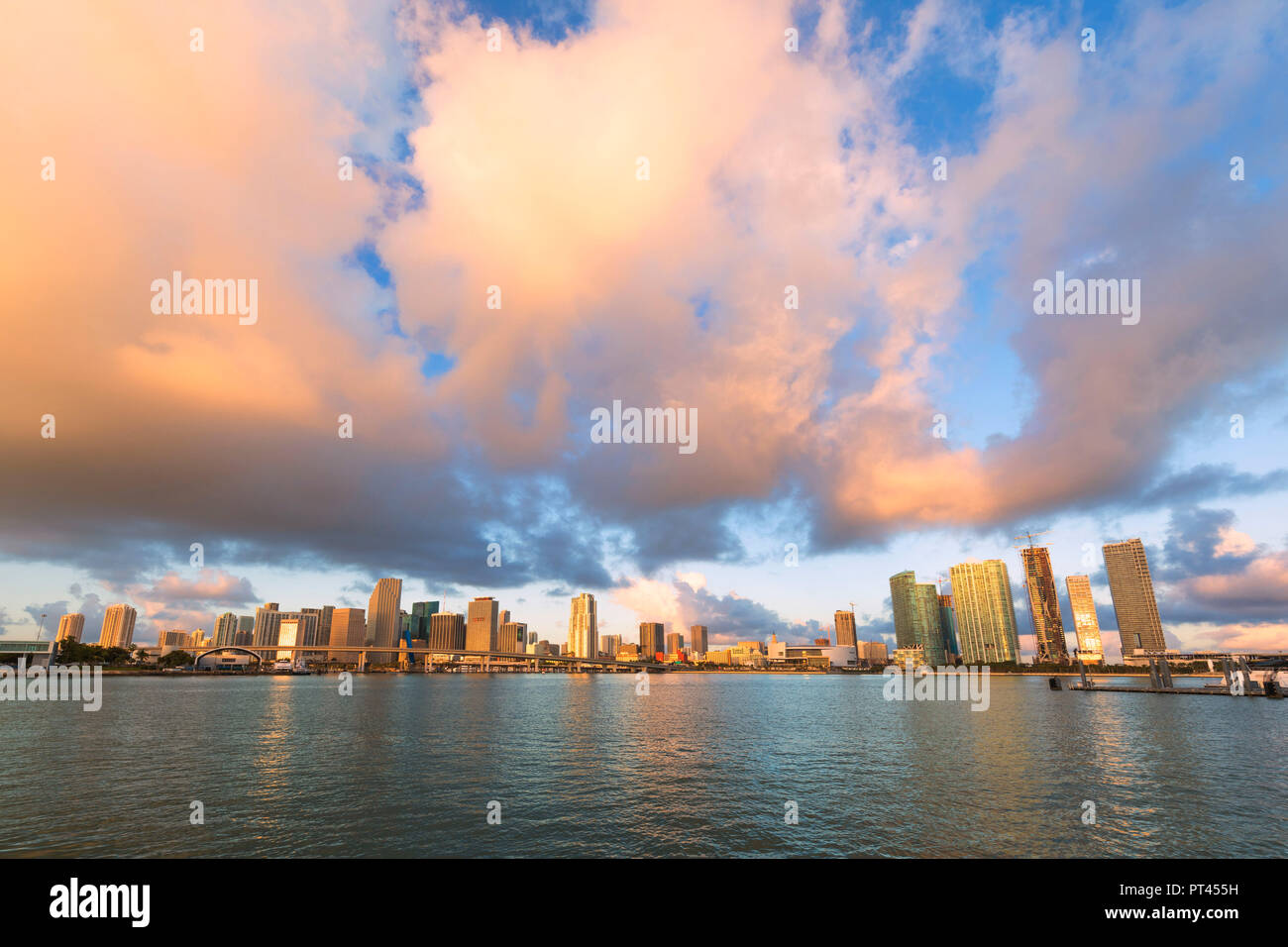 Skyline del centro di Miami dall'isola Watson, Miami, Florida, Stati Uniti d'America, America del Nord Foto Stock