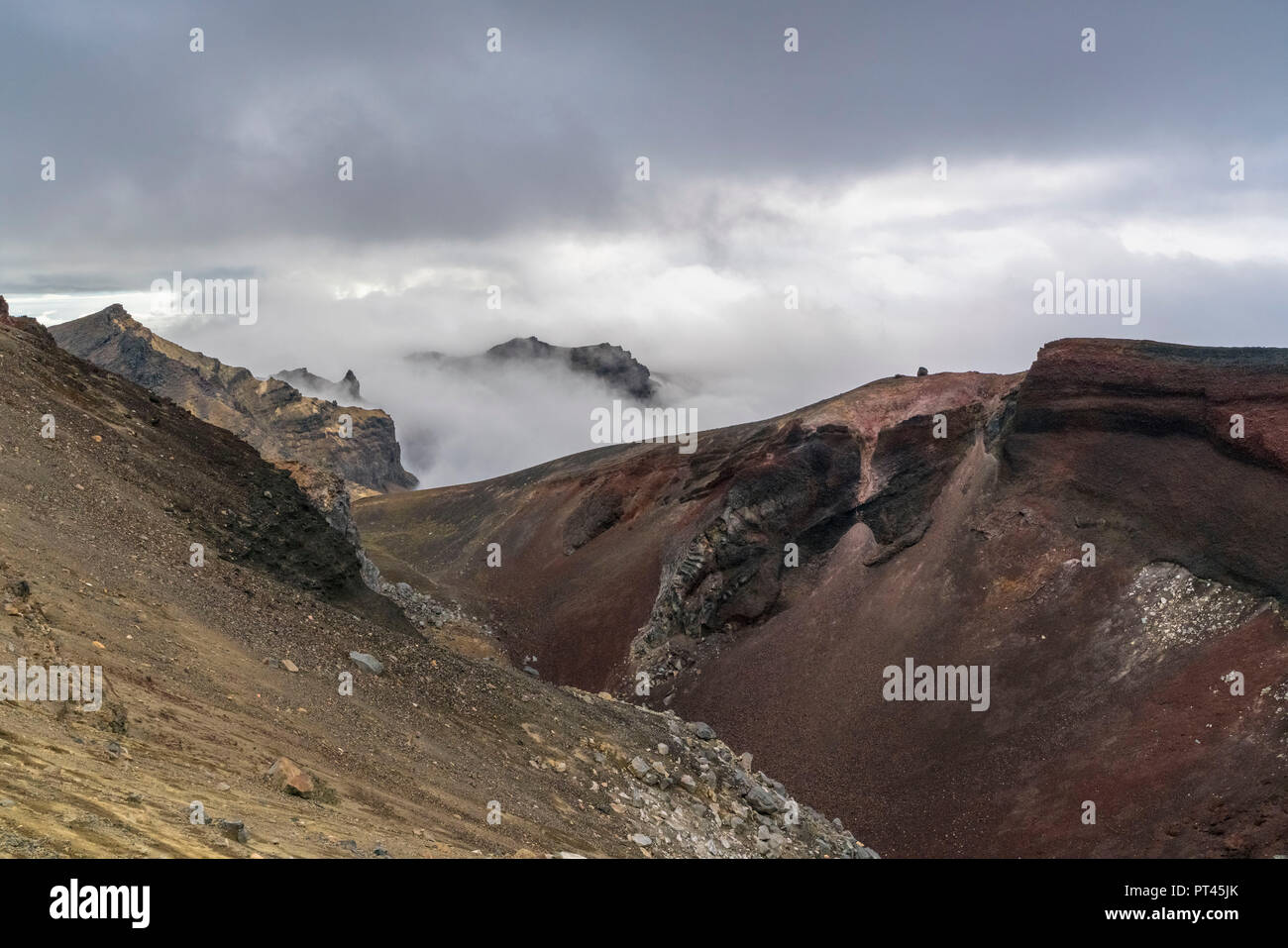 Il Cratere rosso, Tongariro Alpine Crossing, Tongariro NP, regione di Waikato, Isola del nord, Nuova Zelanda, Foto Stock