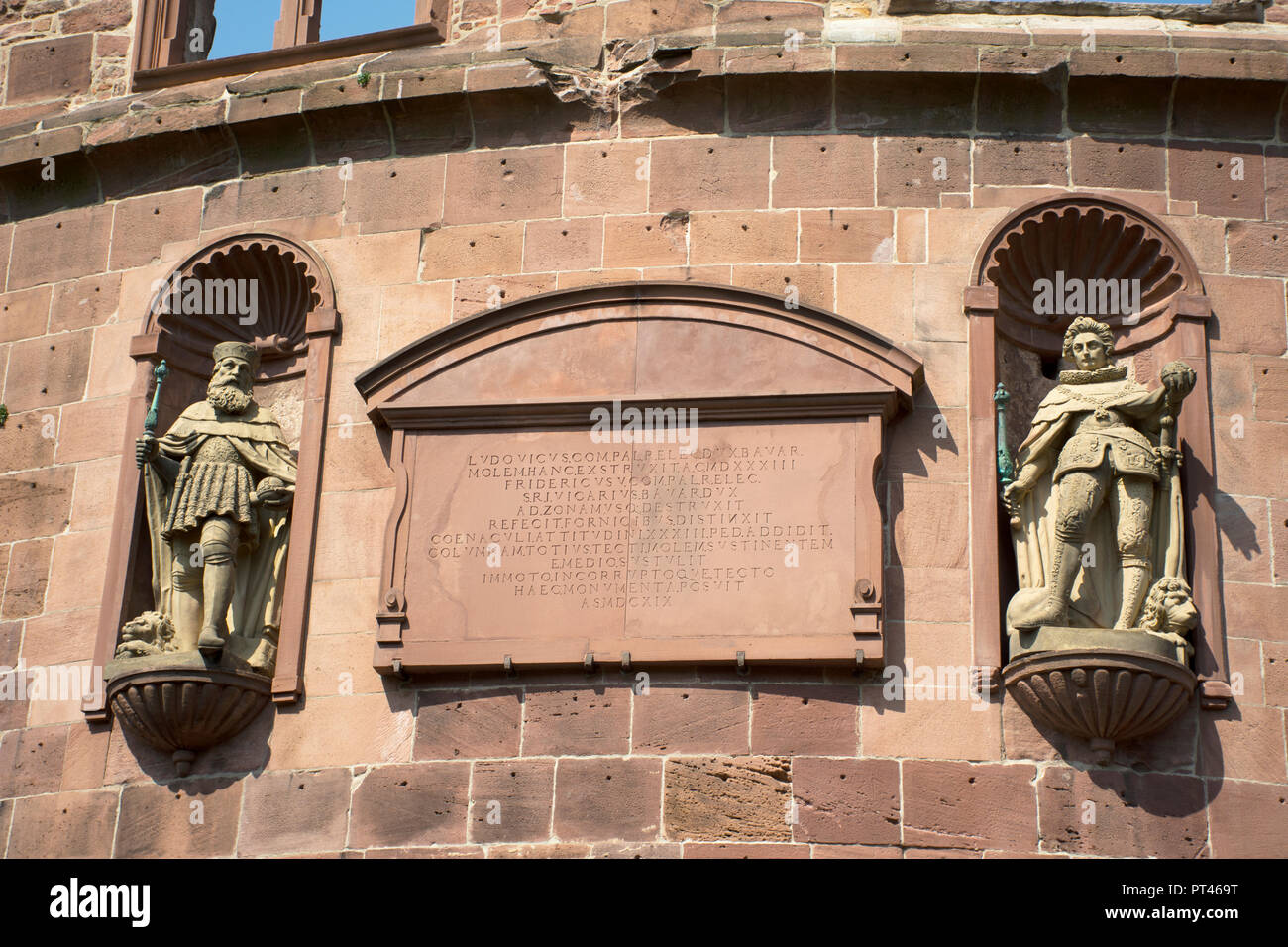 All'interno e le decorazioni del castello di Heidelberg e il tedesco chiamato Heidelberger Schloss è una rovina e punto di riferimento di Heidelberg in Baden-Württemberg, Germania tedesco Foto Stock