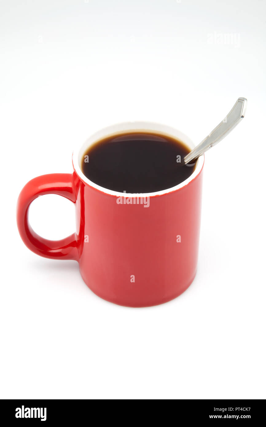 Red tazza di caffè sul fondo bianco Foto Stock