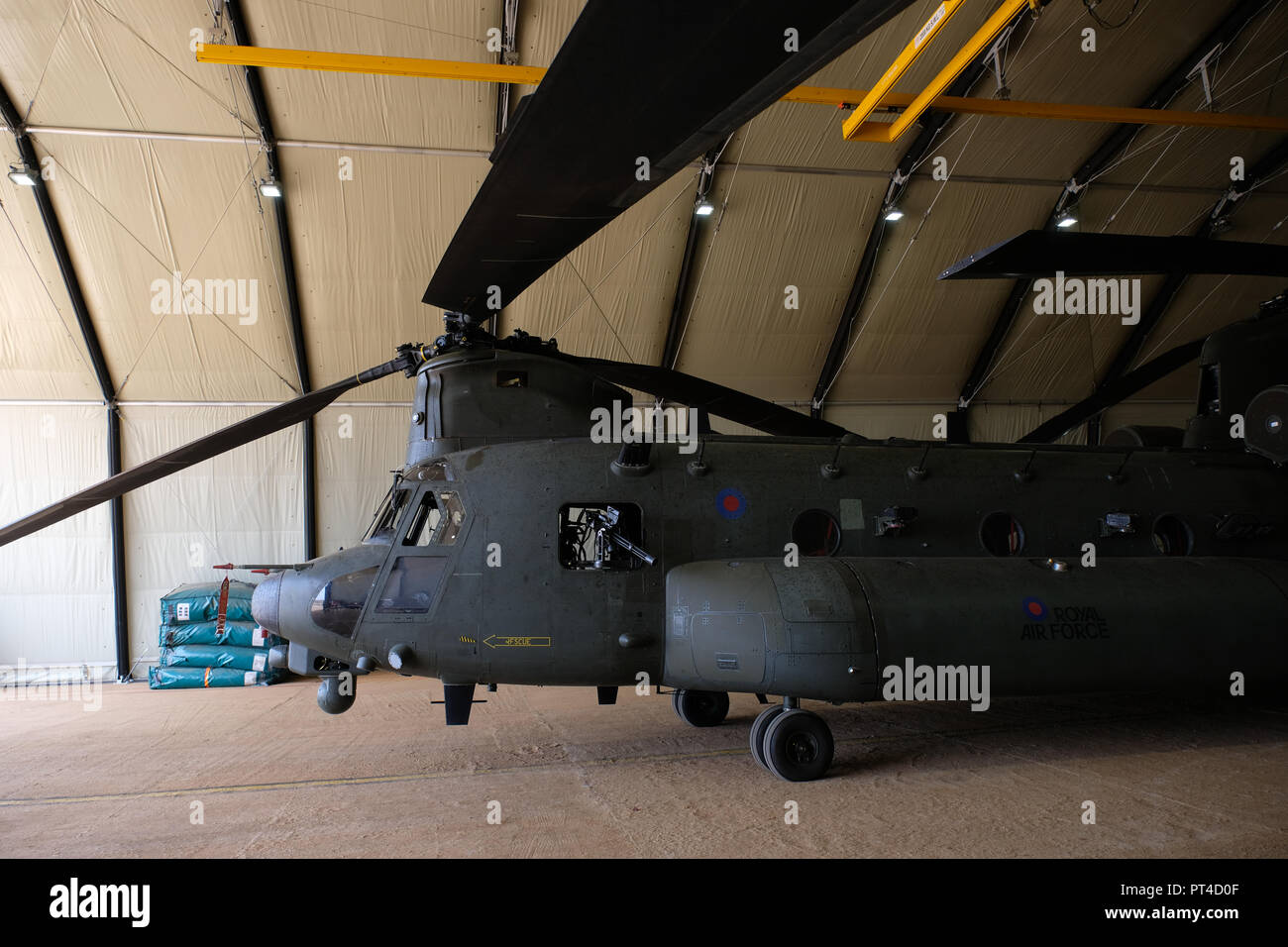 Tre Royal Air Force Chinook elicotteri sono ora pienamente operativo e sono francese di supporto operazioni antiterrorismo in Mali. Gao - Mali - agosto 2018. Trois hélicoptères de i trasporti pesanti Chinook de la Royal Air Force sont maintenant pleinement opérationnels et soutiennent les opérations antiterroristes françaises au Mali. Gao - Mali - août 2018. Foto Stock