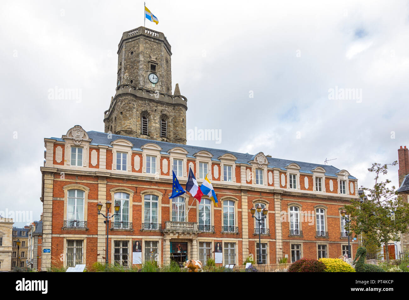 Xviii secolo Town Hall e bellfry medievale di Boulogne-sur-Mer, Francia Foto Stock