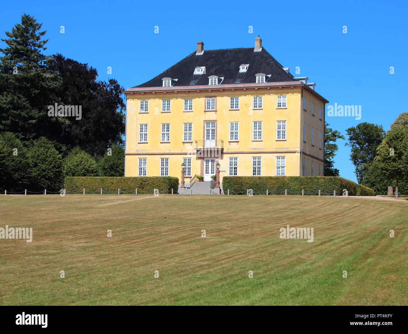 Giallo danese castello storico con finestre bianche in Luis cogliere Style Foto Stock