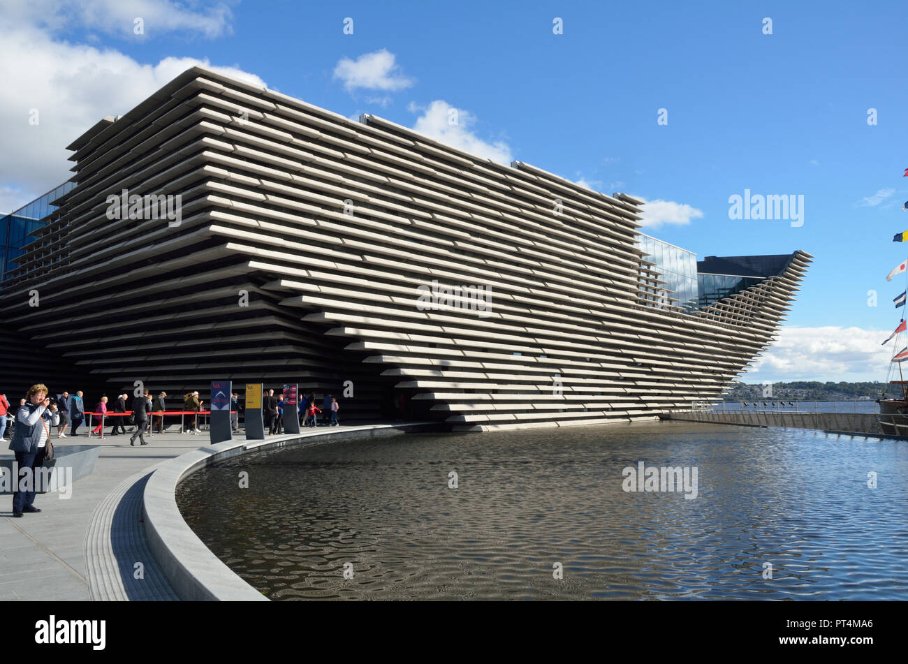 Dundee V&un museo; Dundee; Scozia; Gran Bretagna; Regno Unito; Regno Unito; Europa; aperto 15th. Settembre 2018. Progettato dall architetto giapponese Kengo Kuma Foto Stock