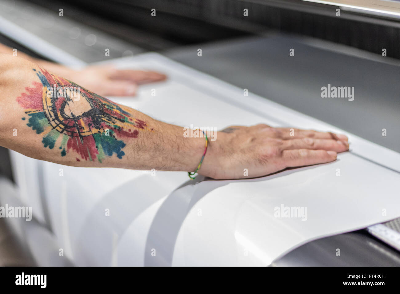 Roma, Italia, Settembre 30, 2018. Unione legislazioni fiscali influiscono sulla economia italiana e l'esportazione delle valutazioni. I giovani lavoratori lotta per contratti di oggi. Foto Stock