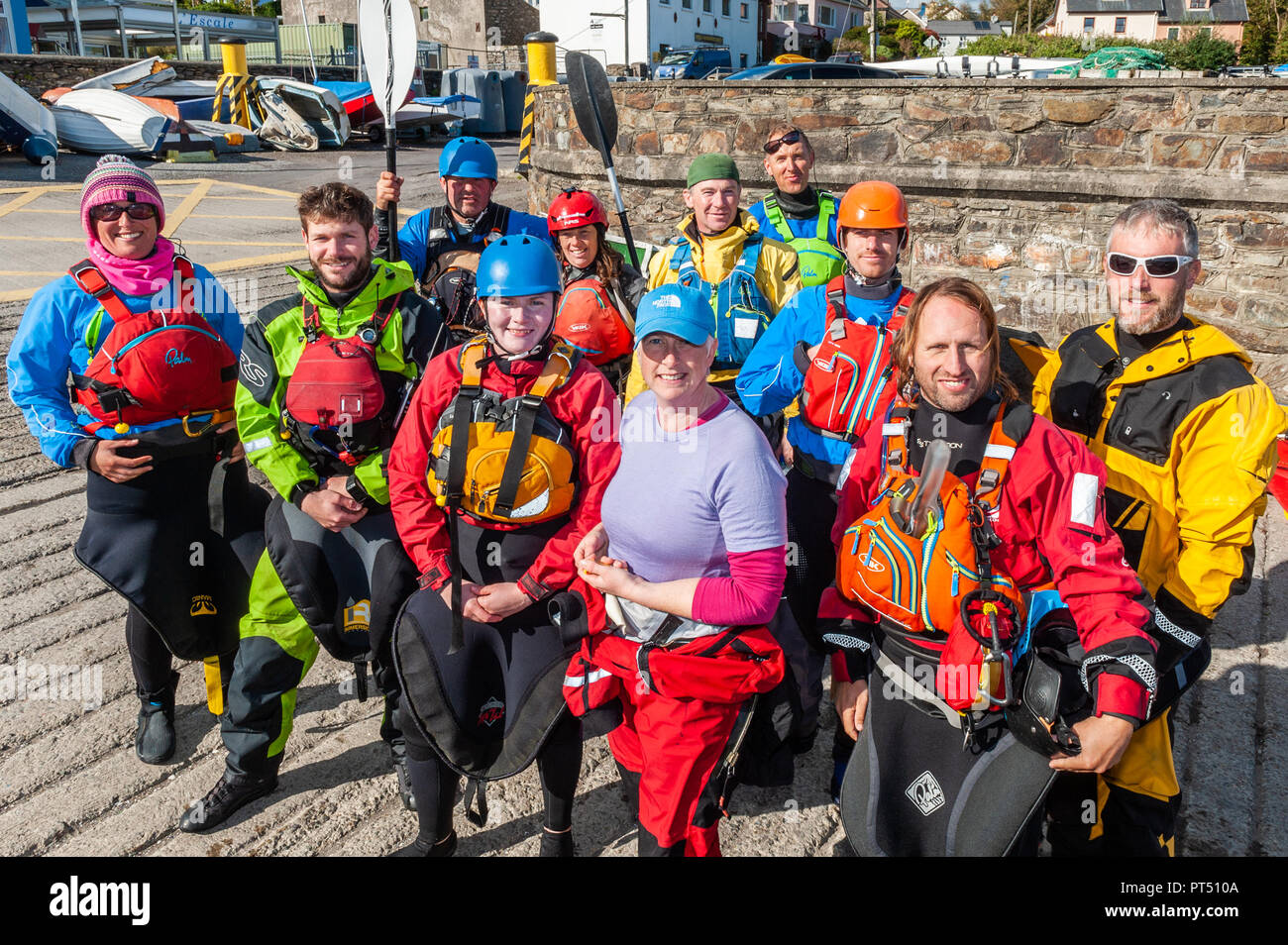 Schull, West Cork, Irlanda. 6 Ottobre, 2018. Su una bella giornata in West Cork, membri dell Associazione posano per una foto di gruppo. Oggi le attività culminano questa sera in una cena danzante a Schull Harbour Hotel. Credito: Andy Gibson/Alamy Live News. Foto Stock