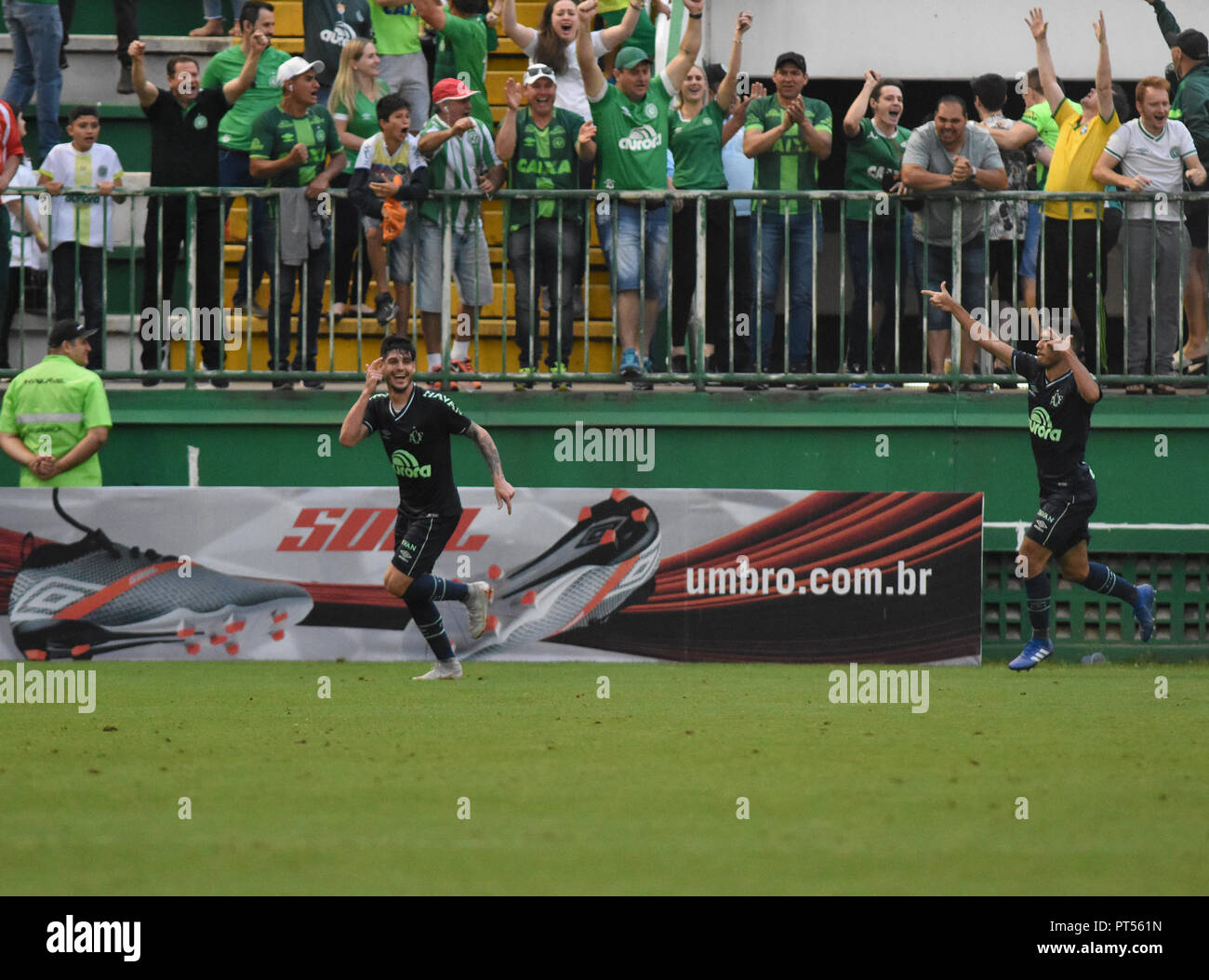 Chapeco, Brasile. Il 7 ottobre 2018. SC - Chapeco - 06/10/2018 - Campionato brasiliano un 2018 Chapecoense x Atl tico-MG - player Doffo fare Chapecoense celebra il suo obiettivo durante la partita contro l'Atletico-MG all'Arena Conda stadium per il campionato brasiliano a 2018. Foto: Renato Padilha / AGIF Credito: AGIF/Alamy Live News Foto Stock