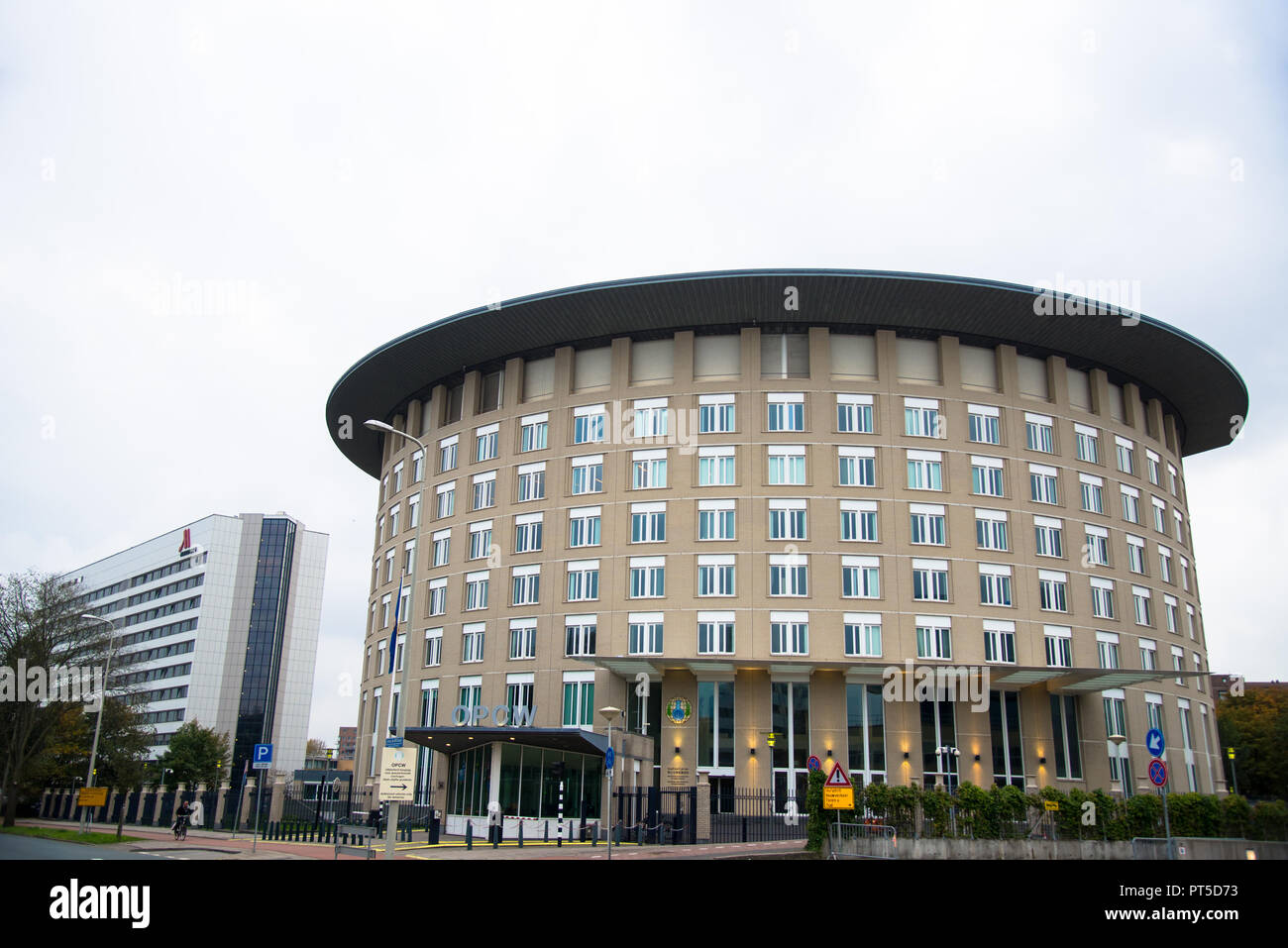 Sede della OPCW in Den Haag e , a sinistra il Marriot Hotel, Olanda Foto Stock