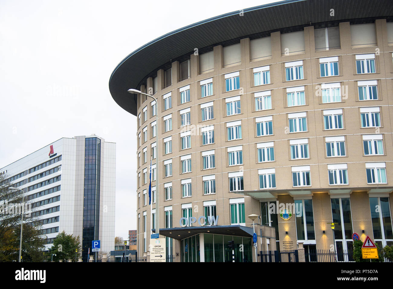 Sede della OPCW in Den Haag e , a sinistra il Marriot Hotel, Olanda Foto Stock