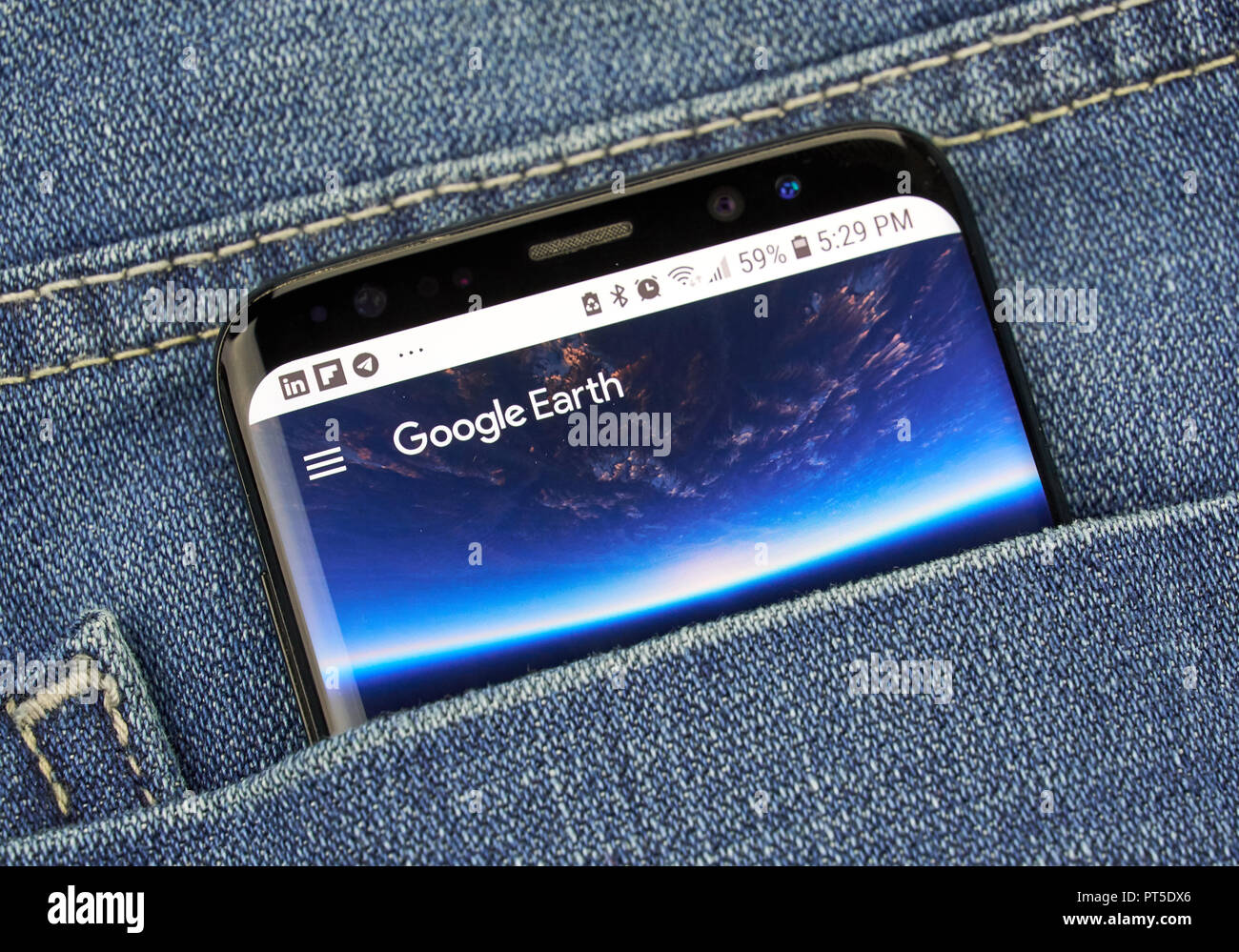 MONTREAL, Canada - 4 ottobre 2018: Google Earth app su s8 schermo. L'applicazione esegue il rendering di una rappresentazione 3D della terra. Google è una tecnologia americana comp Foto Stock