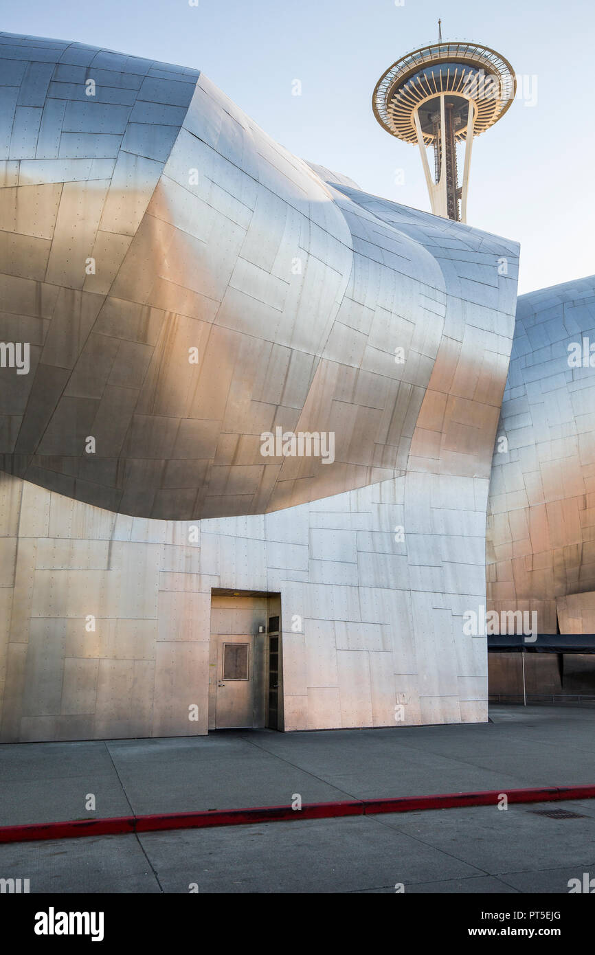 Seattle Space Needle e MoPOP, Museo della cultura pop. Foto Stock