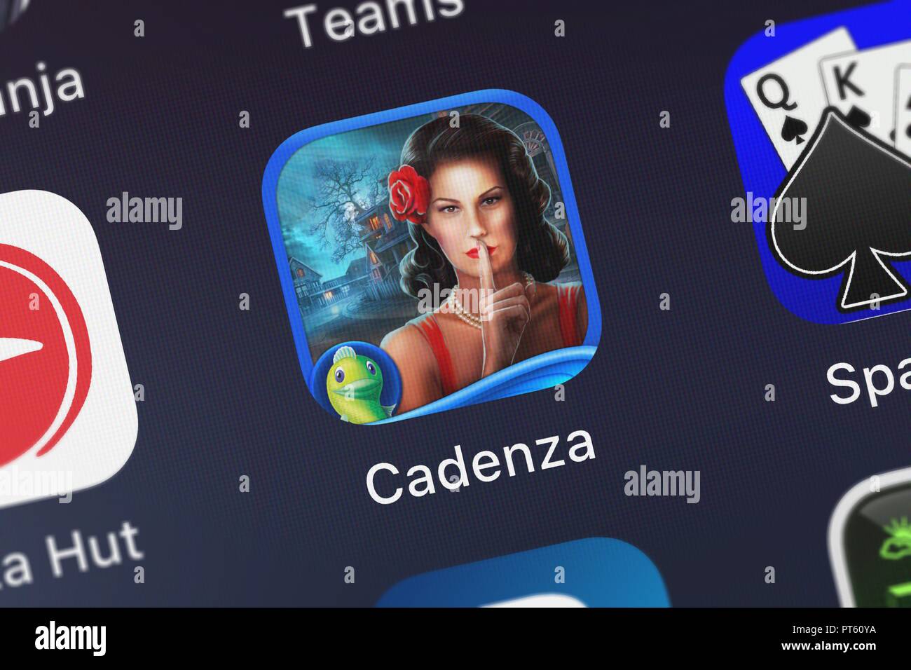 London, Regno Unito - Ottobre 06, 2018: screenshot di Big Fish Games, Inc mobile app la Cadenza: il Bacio della morte - un mistero gioco di oggetti nascosti. Foto Stock