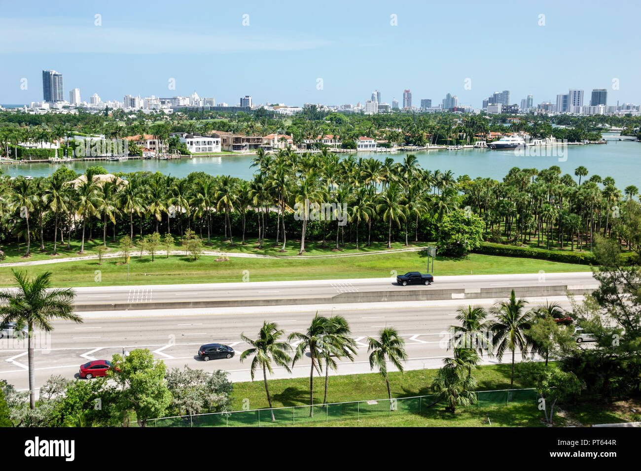Miami Beach Florida, Biscayne Bay, case sul lungomare, skyline della città, palme, Julia Tuttle Causeway i-195 autostrada, FL180731251 Foto Stock