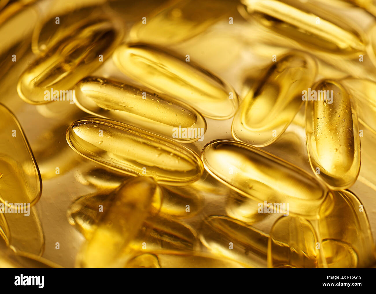 Softgels pillole di olio Omega 3, vitamine, ringiovanimento cellulare capsule, Ruga, Anti invecchiamento, siero, Formula, cosmetici Foto Stock