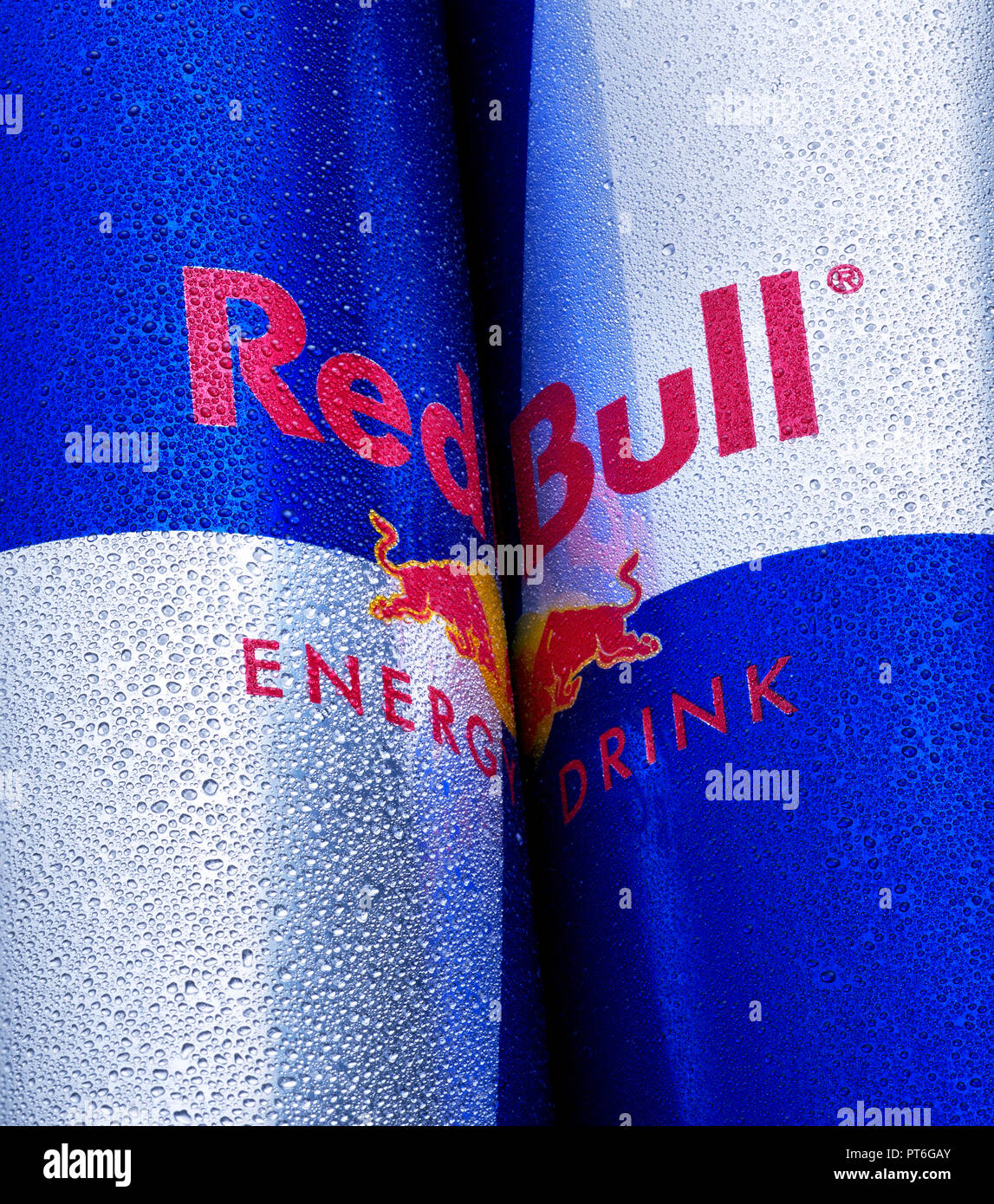 Close up della Red Bull Logo su un possibile, sudate, bagnato, goccia gocciolare, condensazione Foto Stock
