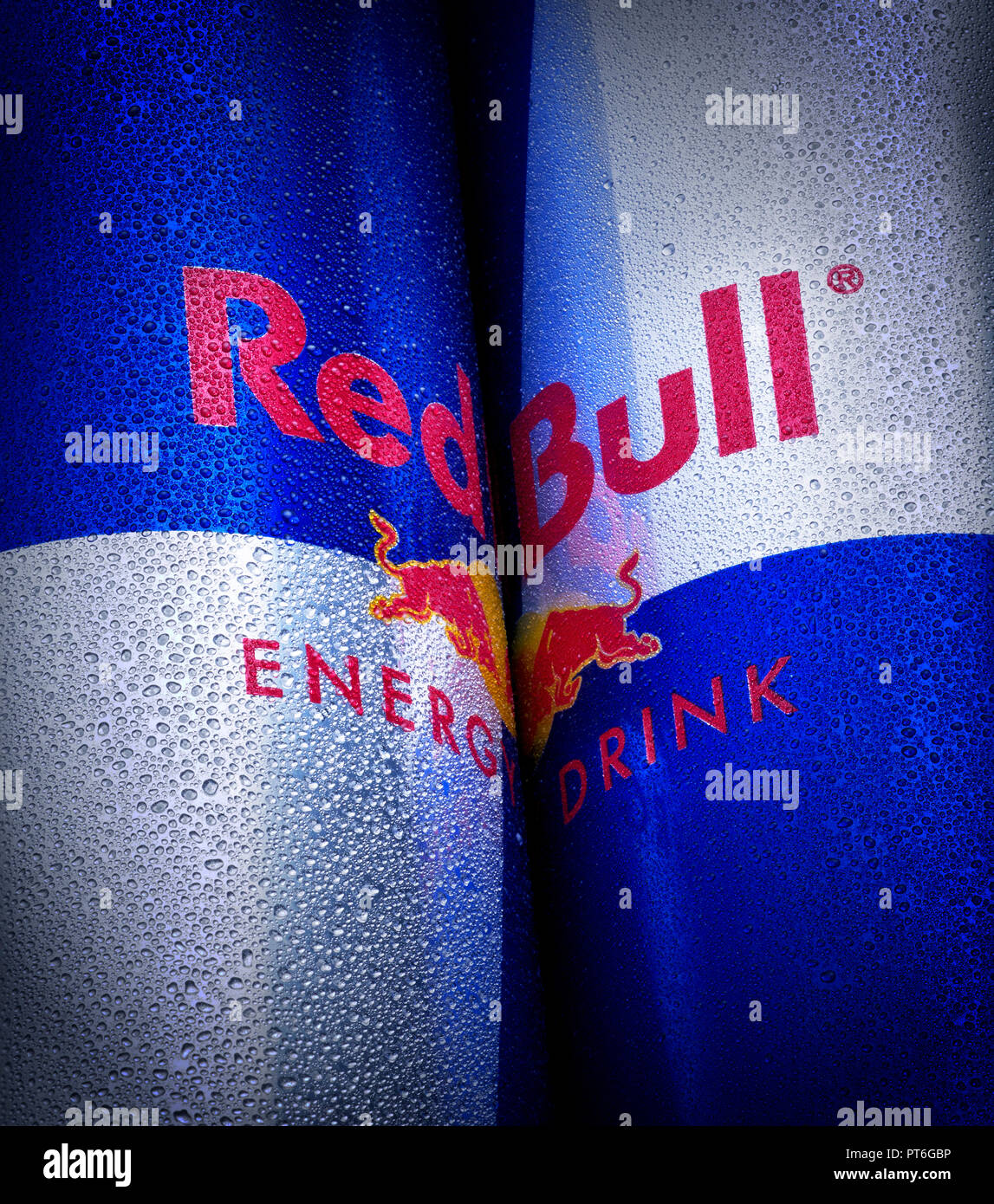 Close up della Red Bull Logo su un possibile, sudate, bagnato, goccia gocciolare, condensazione Foto Stock