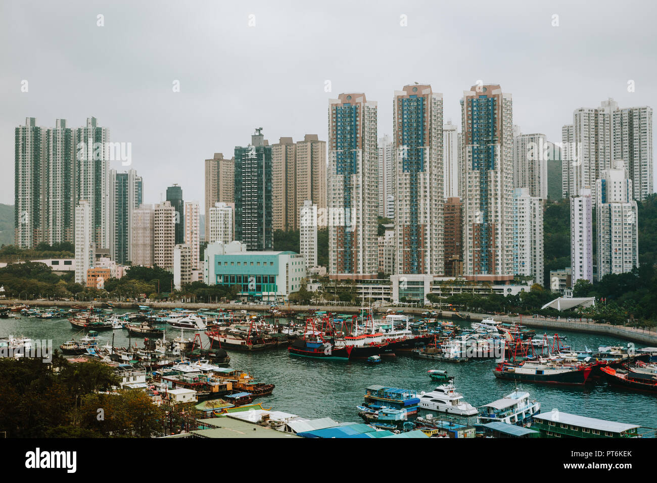 Vista aerea del porto di Aberdeen (Aberdeen Typhoon Shelter) in Hong Kong Foto Stock