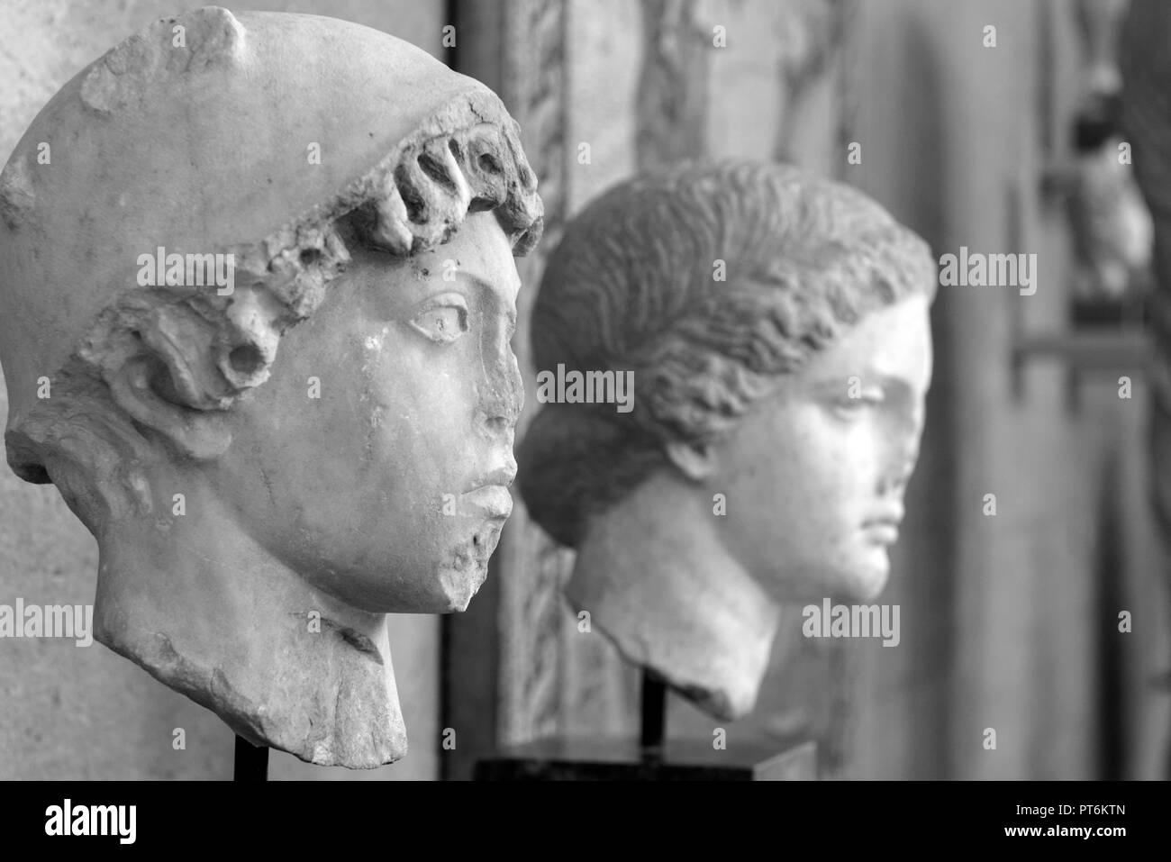 Testa di Hermes o Perseo, Museo Archeologico. Antica Corinto, Peloponneso e Grecia. Si tratta di una copia del V secolo a.c. originale, trovati in per Foto Stock Testa di Hermes o Perseo, Museo Archeologico. Antica Corinto, Peloponneso e Grecia. Si tratta di una copia del V secolo a.c. originale, trovati in per Foto Stock