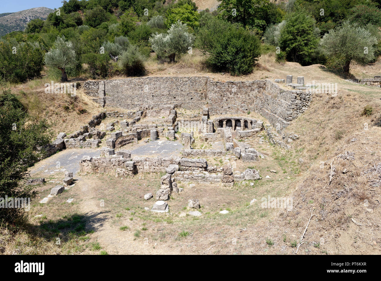 Rovine di Asklepion, un santuario del dio greco della guarigione Asclepio a Antica Gortys, Arcadia, Peloponneso e Grecia. Il sito archeologico di Foto Stock