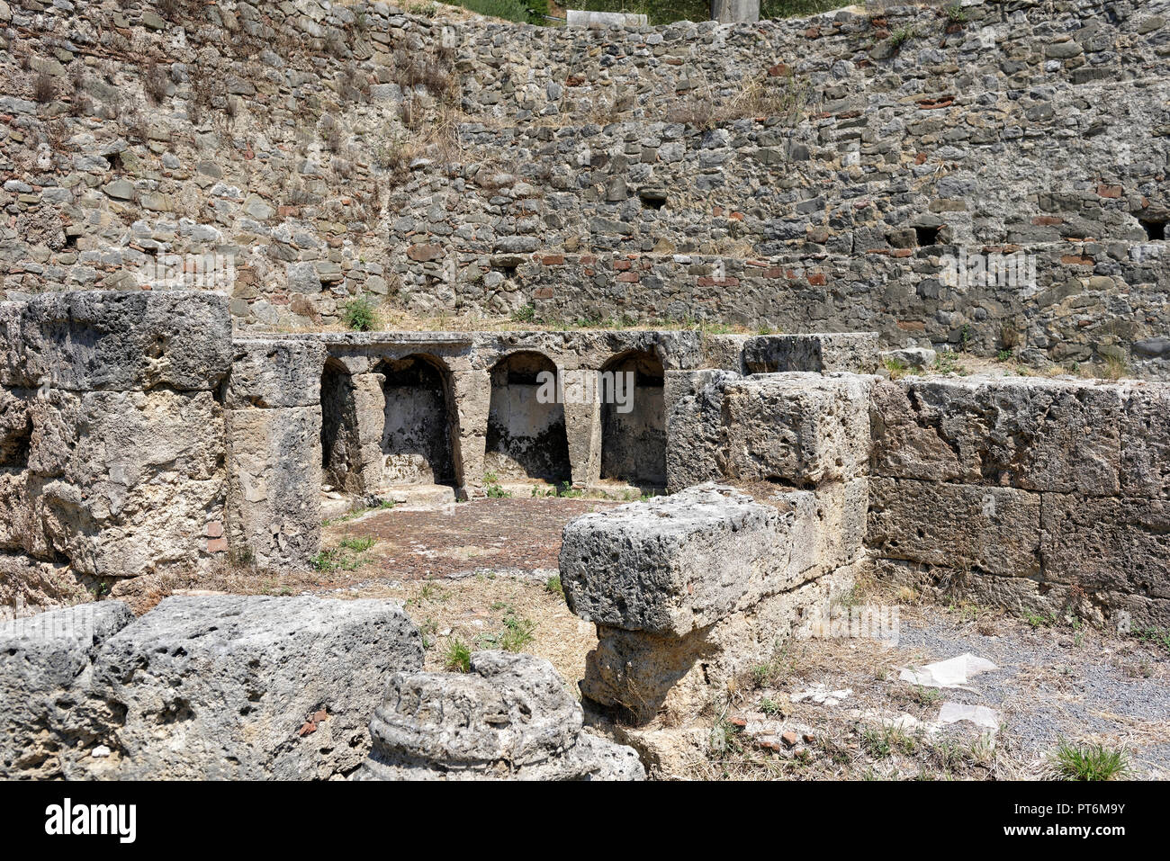 Rovine di Asklepion, un santuario del dio greco della guarigione Asclepio a Antica Gortys, Arcadia, Peloponneso e Grecia. Il sito archeologico di Foto Stock