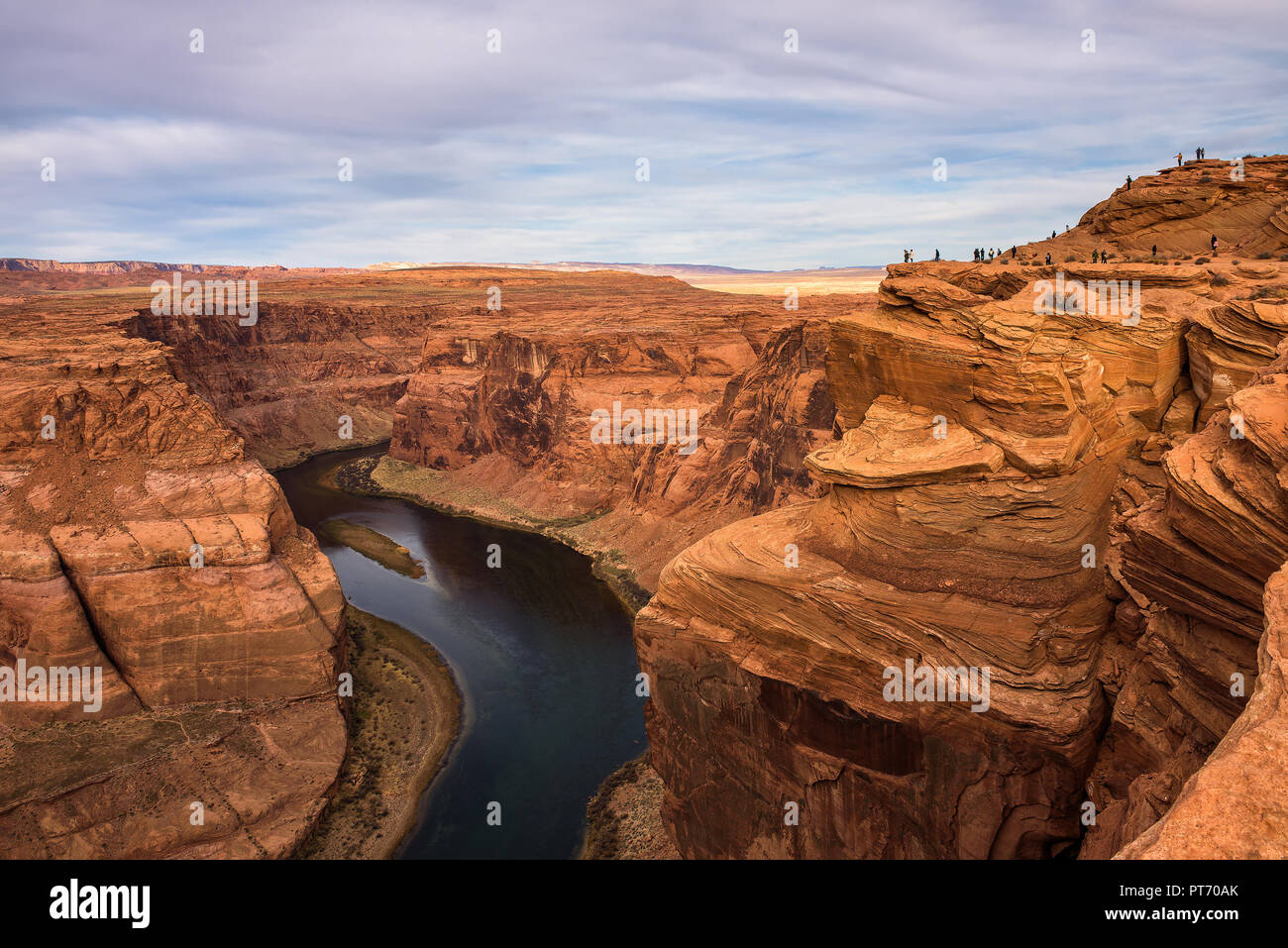 I turisti a bordo della curva a ferro di cavallo in Arizona Foto Stock