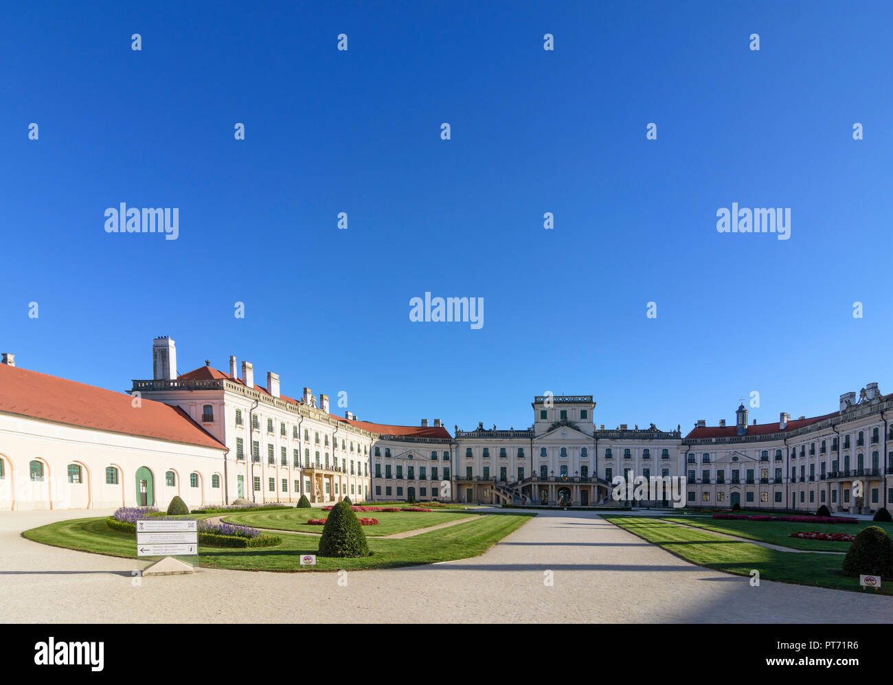 Fertöd: Schloss Esterhazy Esterhaza (palazzo), cortile in Neusiedler See (lago di Neusiedl), Győr-Moson-Sopron, Ungheria Foto Stock