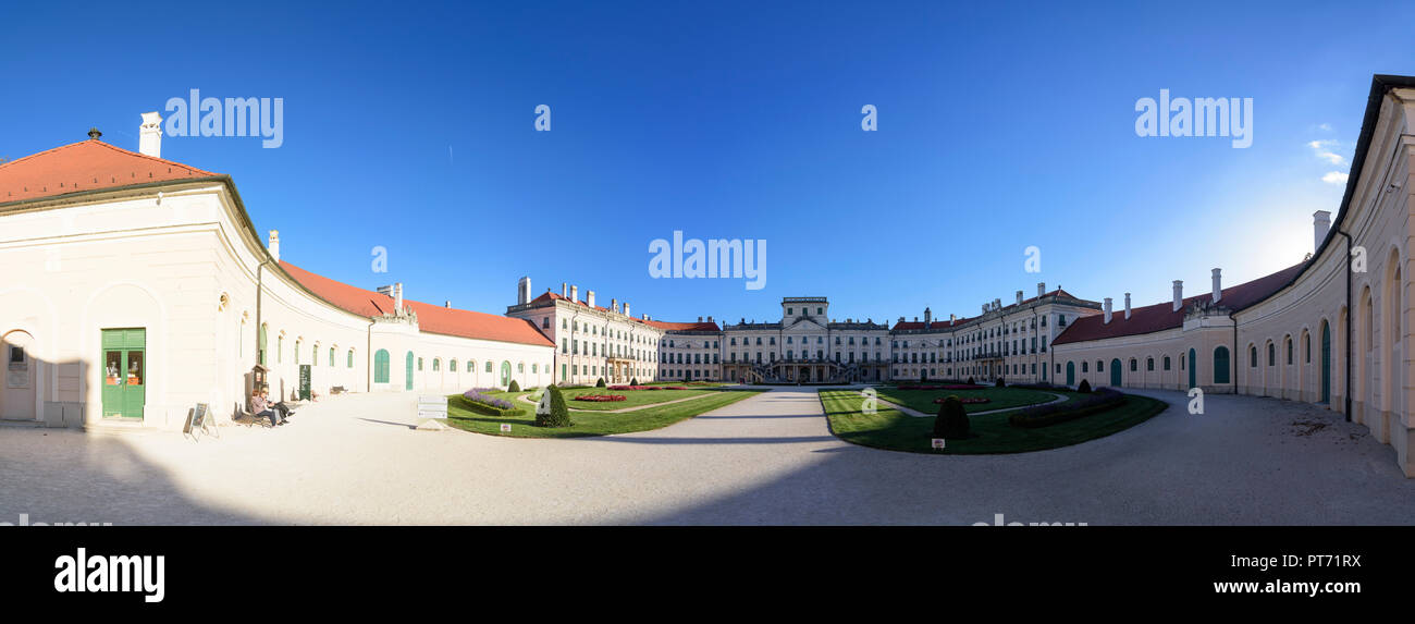 Fertöd: Schloss Esterhazy Esterhaza (palazzo), cortile in Neusiedler See (lago di Neusiedl), Győr-Moson-Sopron, Ungheria Foto Stock
