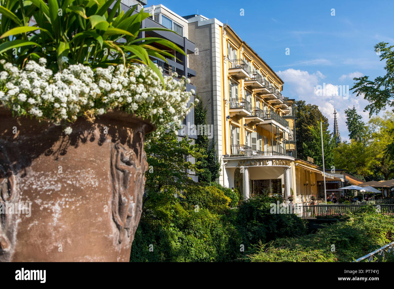 Baden-Baden, nella Foresta Nera, palazzi, ville presso i giardini del centro termale lungo la Lichtentaler Allee, sul fiume Oos, Atlantic Park Hotel, Foto Stock