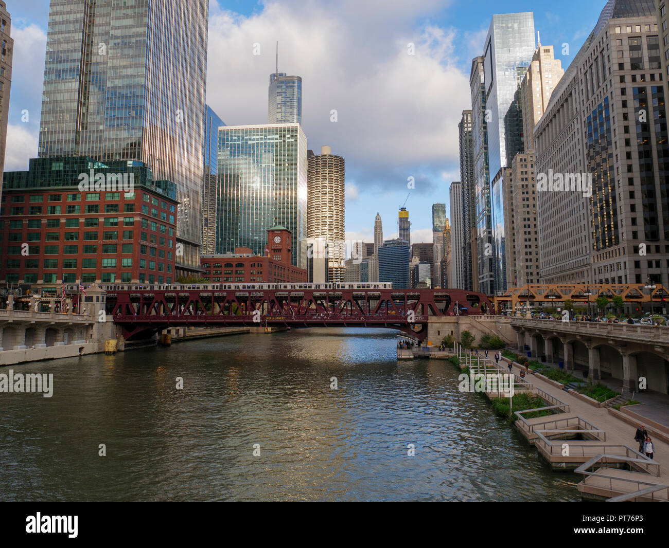 Chicago River View est da Franklin Street Bridge. Foto Stock
