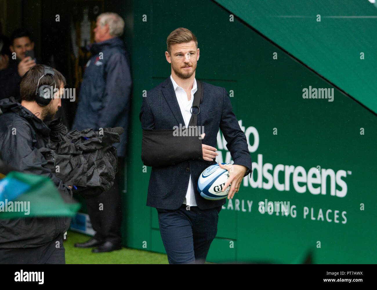 Twickenham, Regno Unito. Il 6 ottobre 2018. Ex Northampton Saint Rob Horne offre la palla prima la Premiership Gallagher match tra santi di Northampton e Leicester Tigers. Andrew Taylor/Alamy Live News Foto Stock