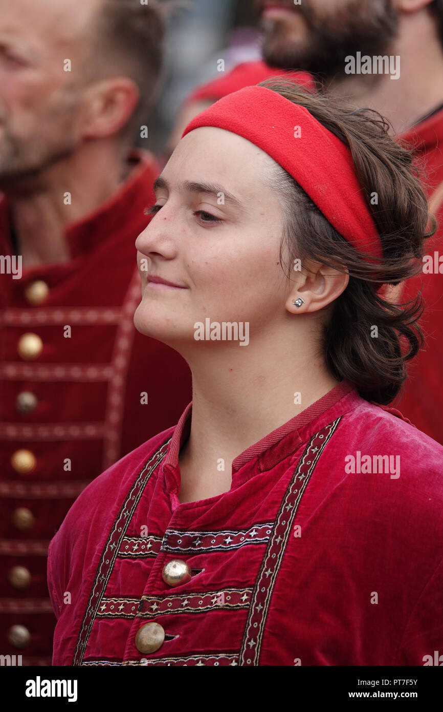 Liverpool, Regno Unito. Il 7 ottobre 2018. Finale per il giorno 3 del Royal De Luxe Gigante, Spettacolare Lilliputians guarda il gigante che si prepara a lasciare il Liverpool. Credito: Ken Biggs/Alamy Live News. Foto Stock