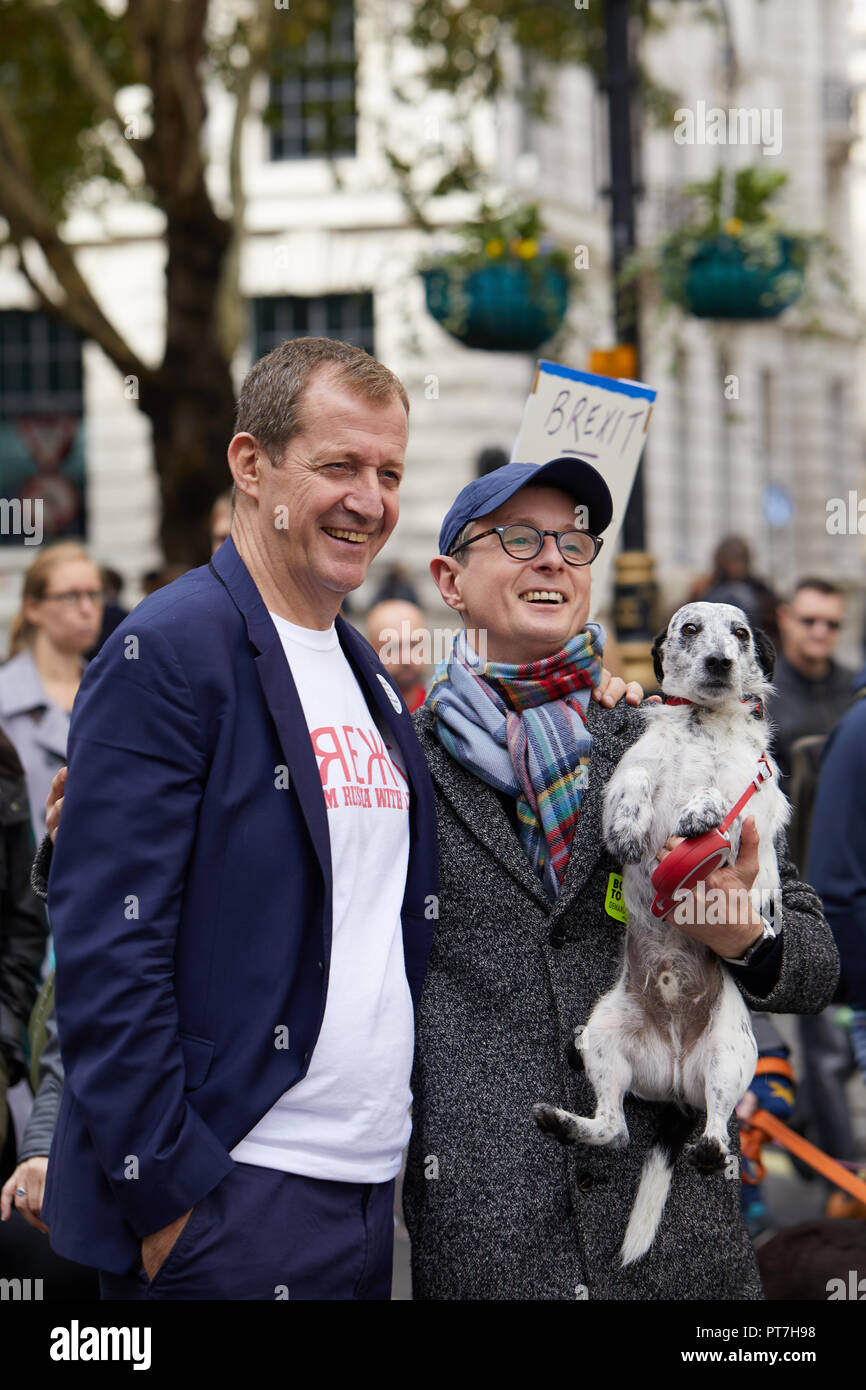 Londra, Regno Unito. 7 Ott 2018. Commentatore politico e anti-Brexit diruttori Alastair Campbell sulla #wooferendum cani marzo nel centro di Londra. Credito: Kevin Frost/Alamy Live News Foto Stock