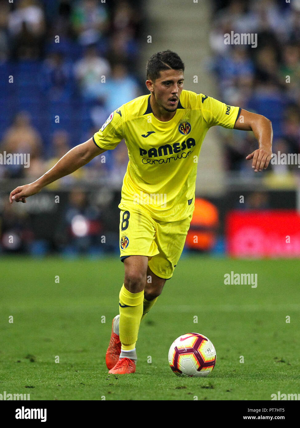 Il 7 ottobre 2018, Cornella-El Prat, Cornella de Llobregat, Barcellona, Spagna; La Liga calcio, Espanyol contro il Villareal; Pablo Fornals del Villarreal CF con la palla Foto Stock