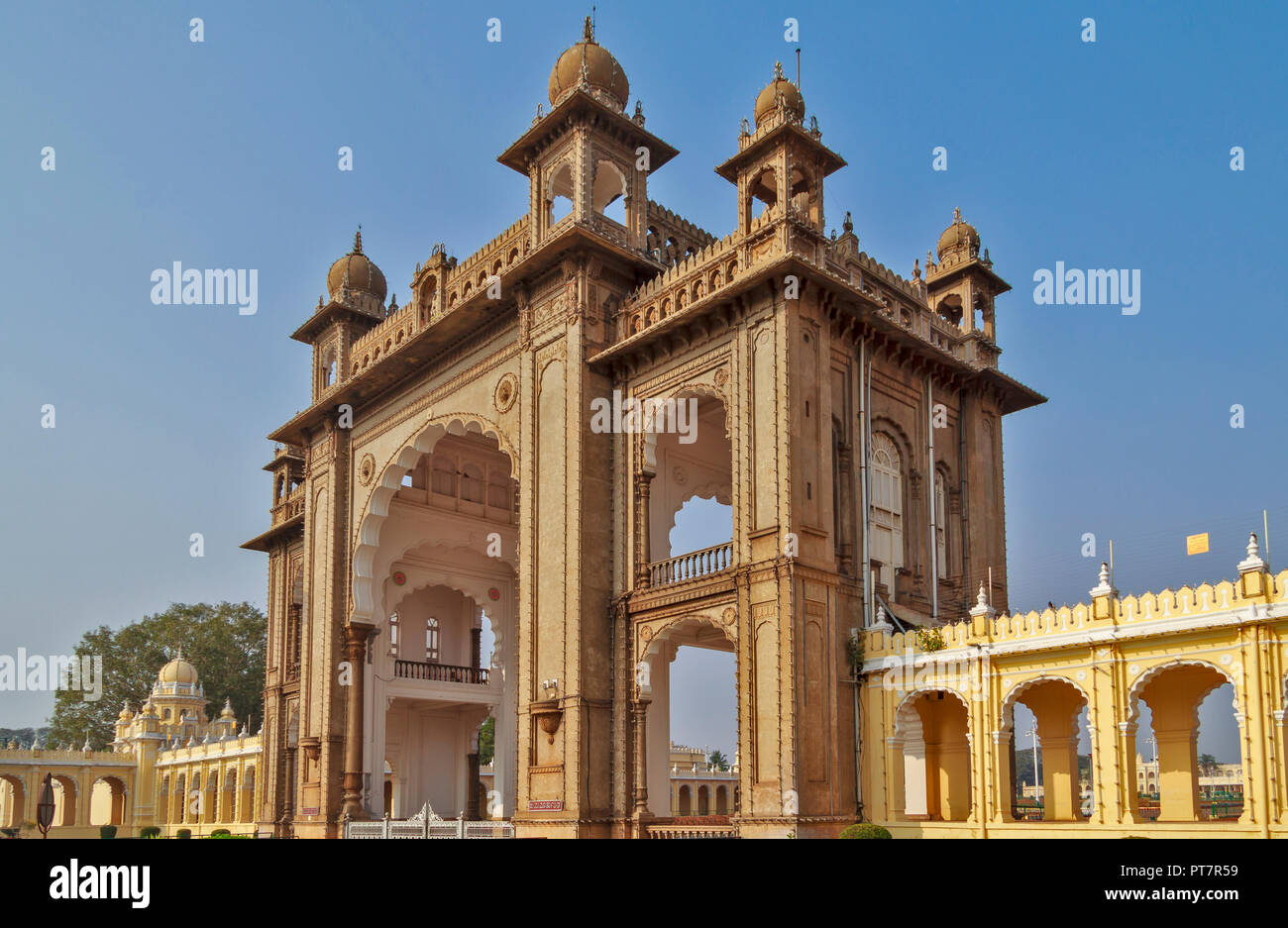 Palazzo AMBAVILAS MYSORE KARNATAKA INDIA interno della porta principale di accesso Foto Stock