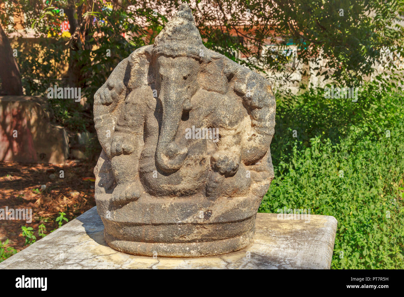 GANESHA elefante indù Dio molto di una vecchia scultura di divinità Foto Stock