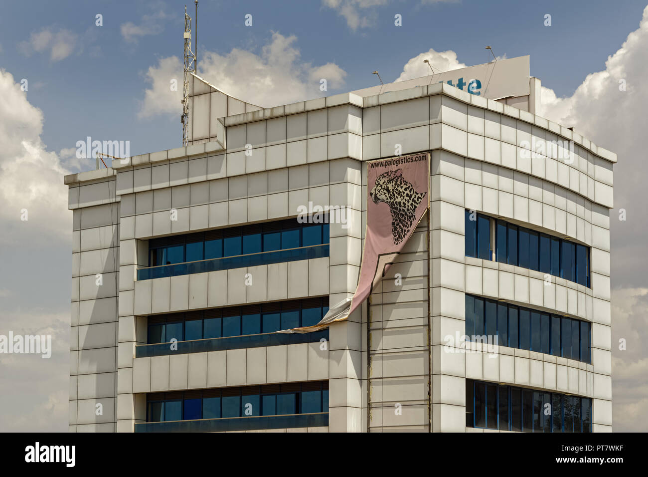 Il Kigali, Ruanda - OTTOBRE 23,2017: Kiyovu questo è un nuovo, moderno edificio aziendale su KN 3 Road.principalmente Deloitte ha i suoi uffici in esso.ma altri internatio Foto Stock