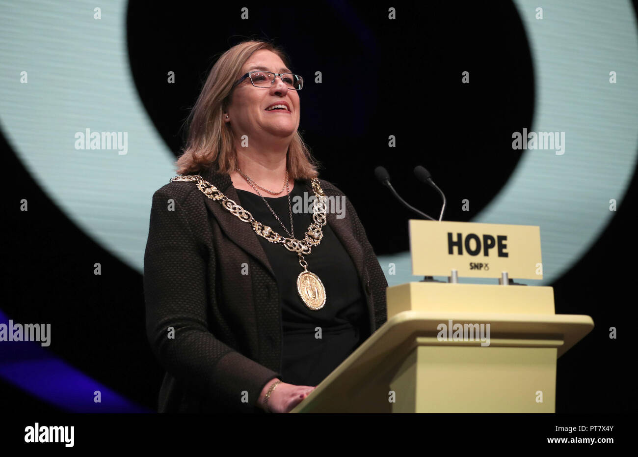 Lord Provost di Glasgow Bolander Eva dà il benvenuto indirizzo durante il primo giorno del SNP autunno conferenza presso la SEC, Glasgow. Foto Stock