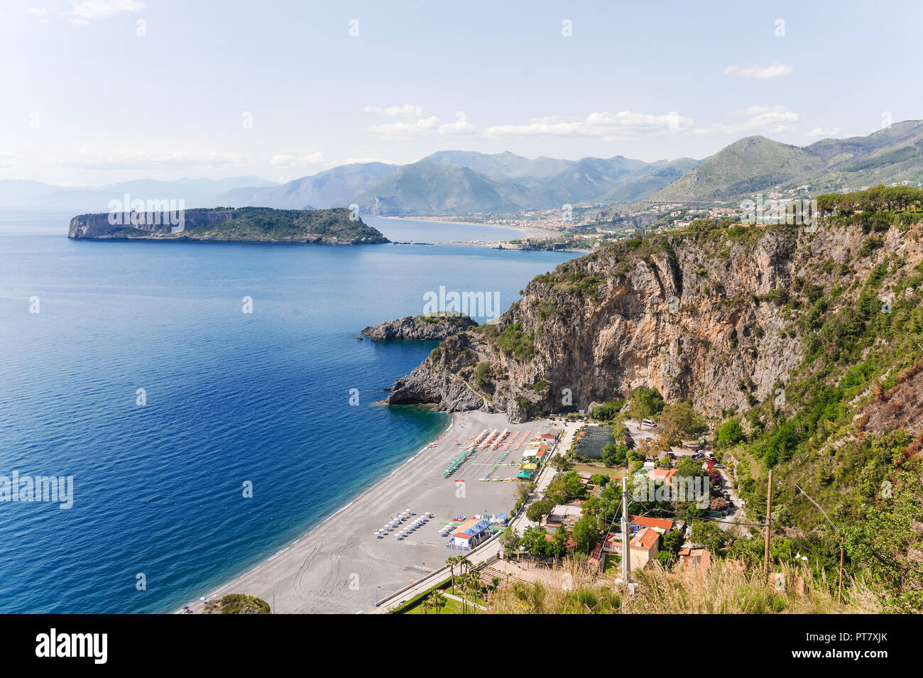 Una baia di San Nicola Arcella vicino all'Arcomagno, Calabria, nel sud dell'Italia. Foto Stock