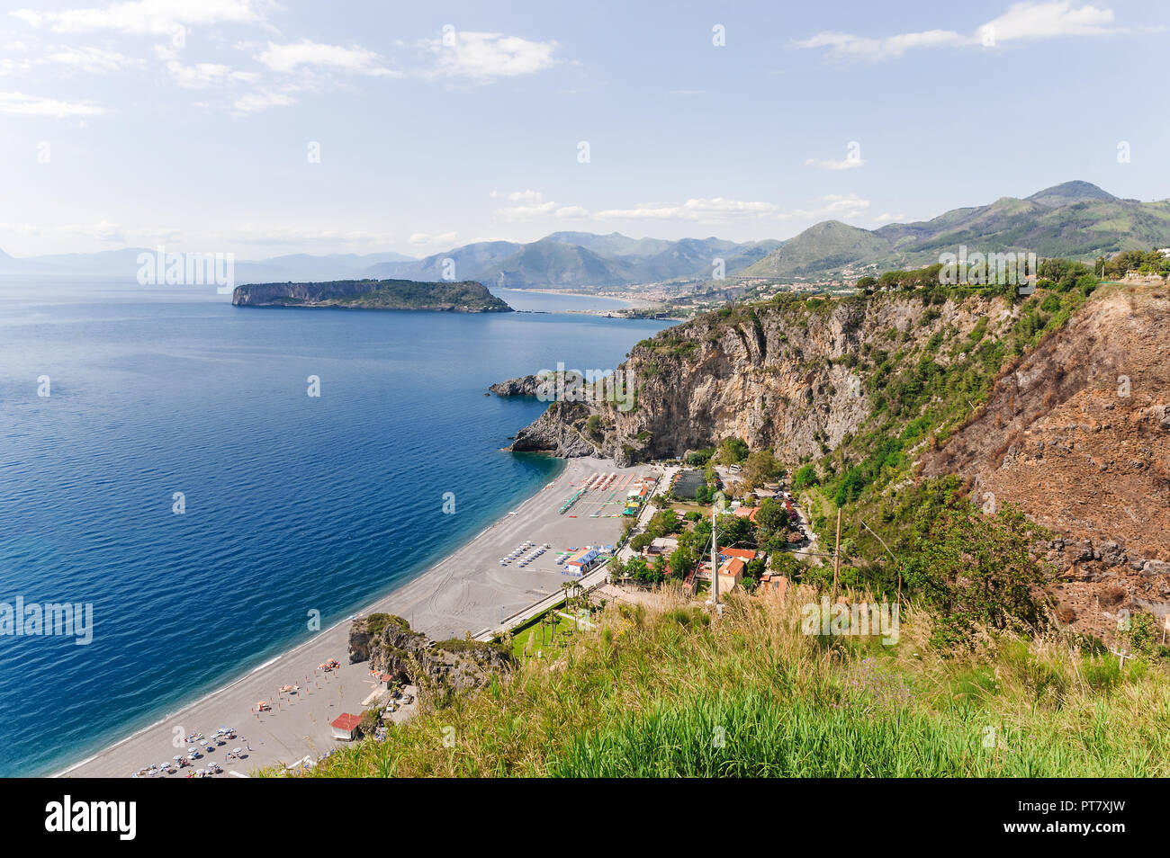 Una baia di San Nicola Arcella vicino all'Arcomagno, Calabria, nel sud dell'Italia. Foto Stock