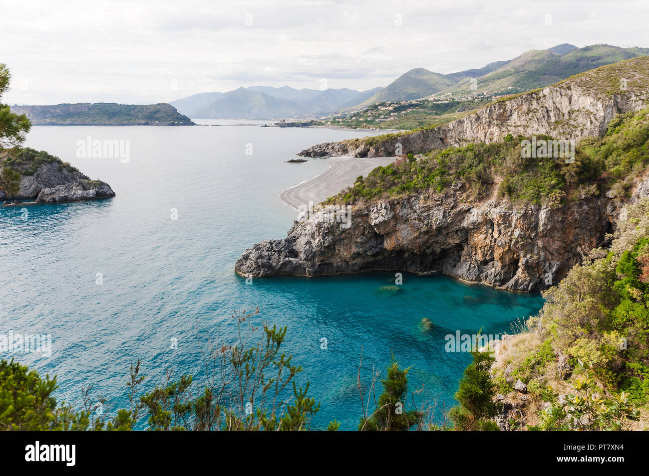 Una vista mozzafiato dalla Terrazza panoramica di San Nicola Arcella vicino all'Arcomagno, Calabria, Italia meridionale. Foto Stock