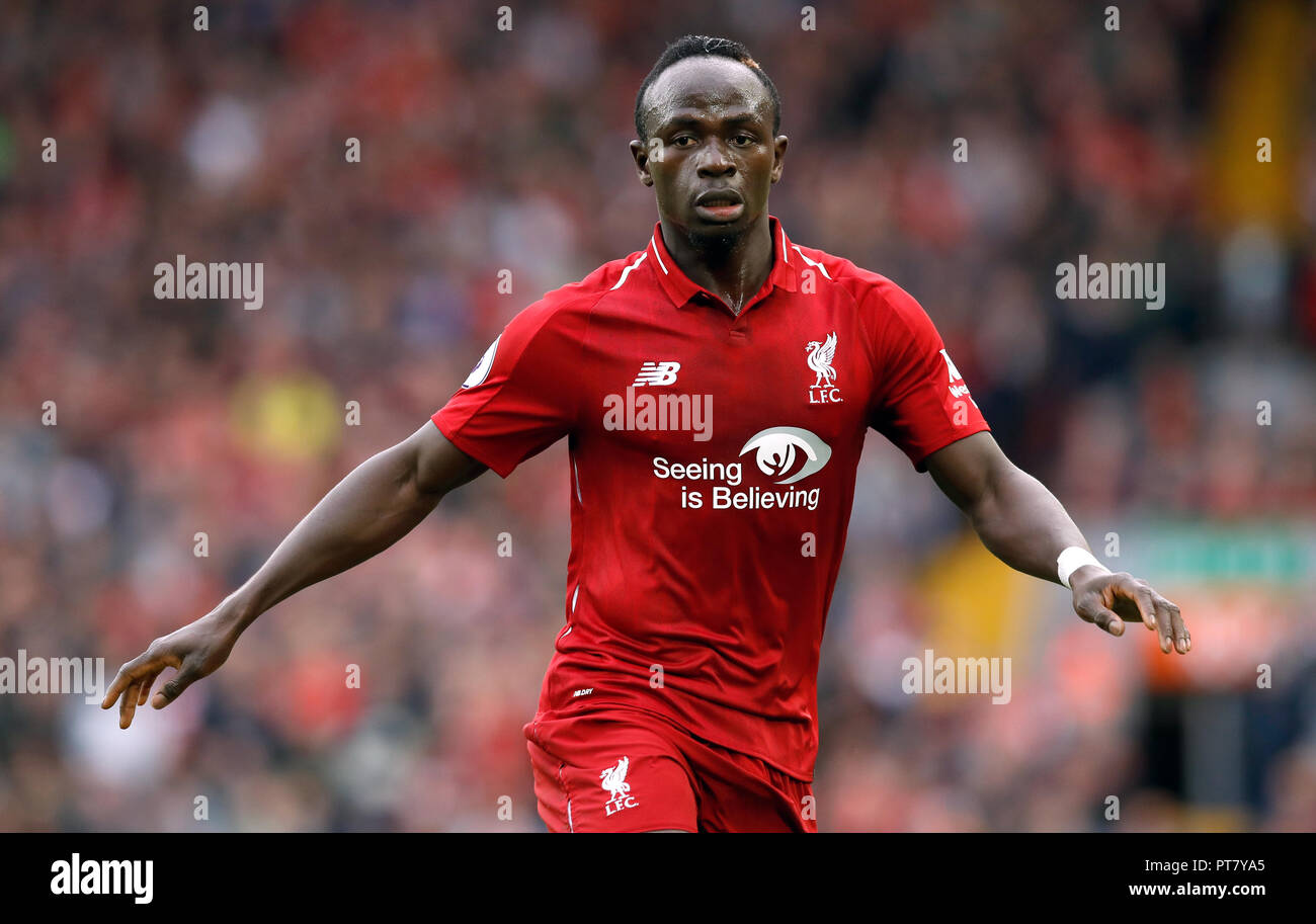 Sadio Mane di Liverpool durante la partita della Premier League ad Anfield, Liverpool. PREMERE ASSOCIAZIONE foto. Data immagine: Domenica 7 ottobre 2018. Vedi PA storia CALCIO Liverpool. Il credito fotografico dovrebbe essere: Martin Rickett/PA Wire. RESTRIZIONI: Nessun utilizzo con audio, video, dati, elenchi di apparecchi, logo di club/campionato o servizi "live" non autorizzati. L'uso in-match online è limitato a 120 immagini, senza emulazione video. Nessun utilizzo nelle scommesse, nei giochi o nelle pubblicazioni di singoli club/campionati/giocatori. Foto Stock