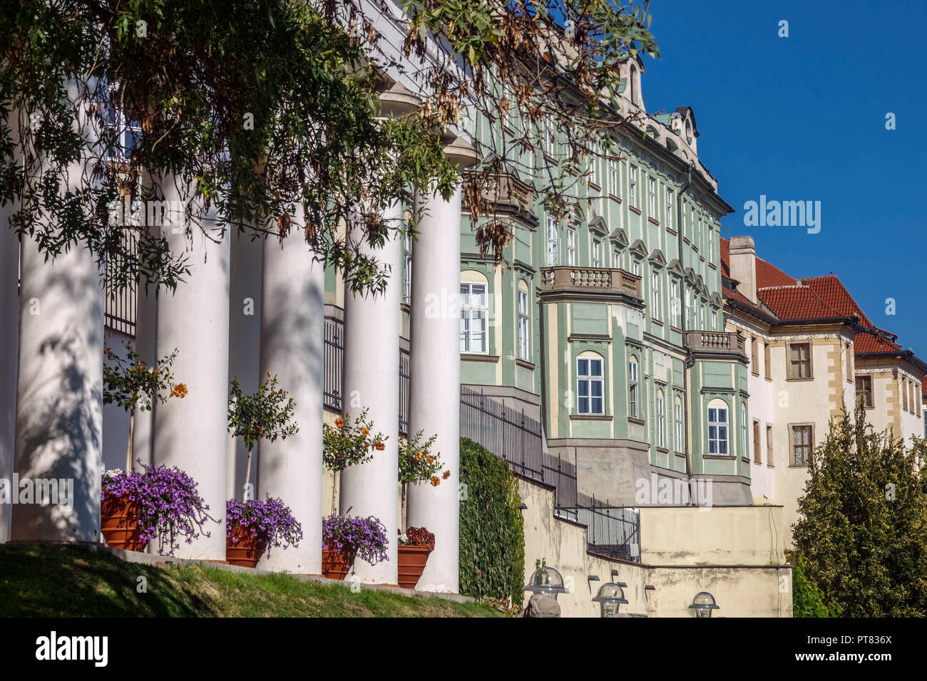 Giardini del castello di Praga, Bellevue di Plečnik e Palazzo Rosenberg dell'ala teresiana - Istituto di Nobili Castello di Praga, Giardino di Na Valech, Repubblica Ceca Foto Stock
