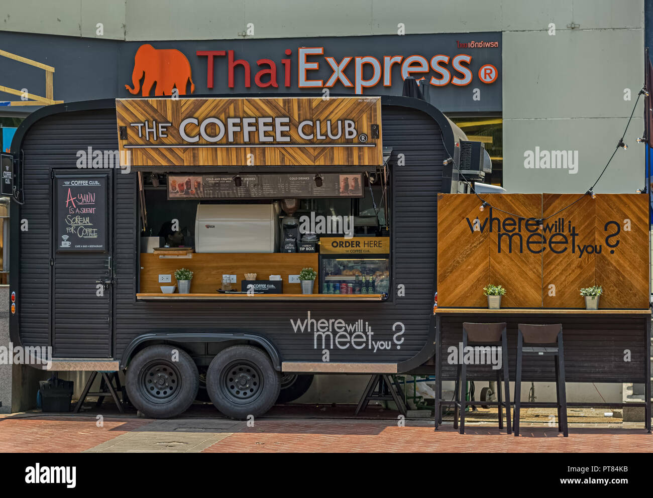 PATTAYA,THAILANDIA - Aprile 15,2018: il Caffè Club è in Beachroad e di fronte al Royal Garden Plaza.Le persone possono acquistare e bere il caffè. Foto Stock