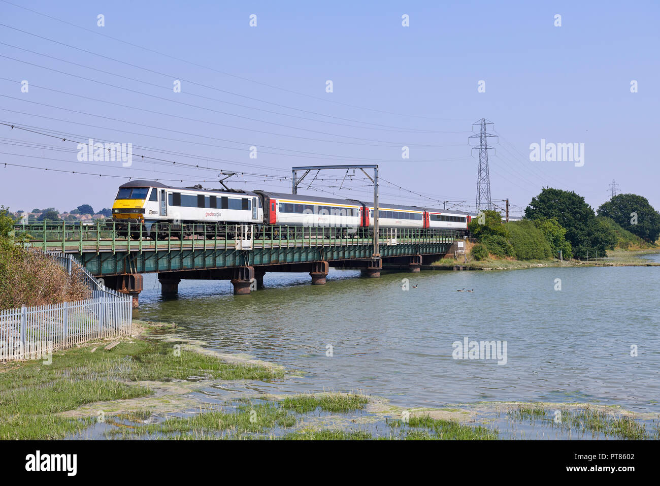 Maggiore Anglia 90003 capi verso Manningtree con 1P35 1200 Norwich a Londra Liverpool Street maggiore Anglia servizio. 27/07/18. Foto Stock