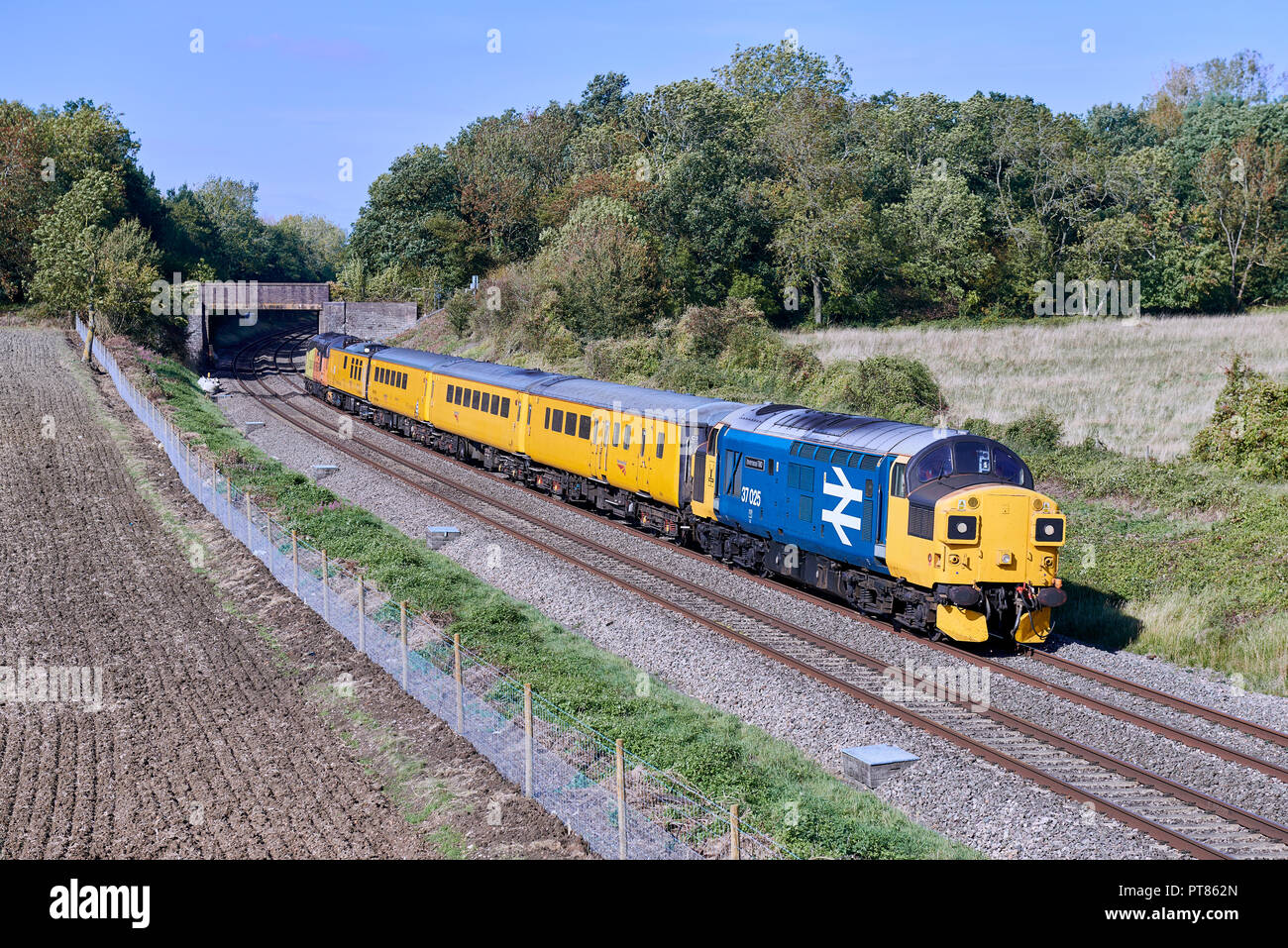 37025 capi attraverso Croome con 1Q18 Burton on Trent Wetmore a Landore TMD test train. Il 25 settembre 2018. Foto Stock