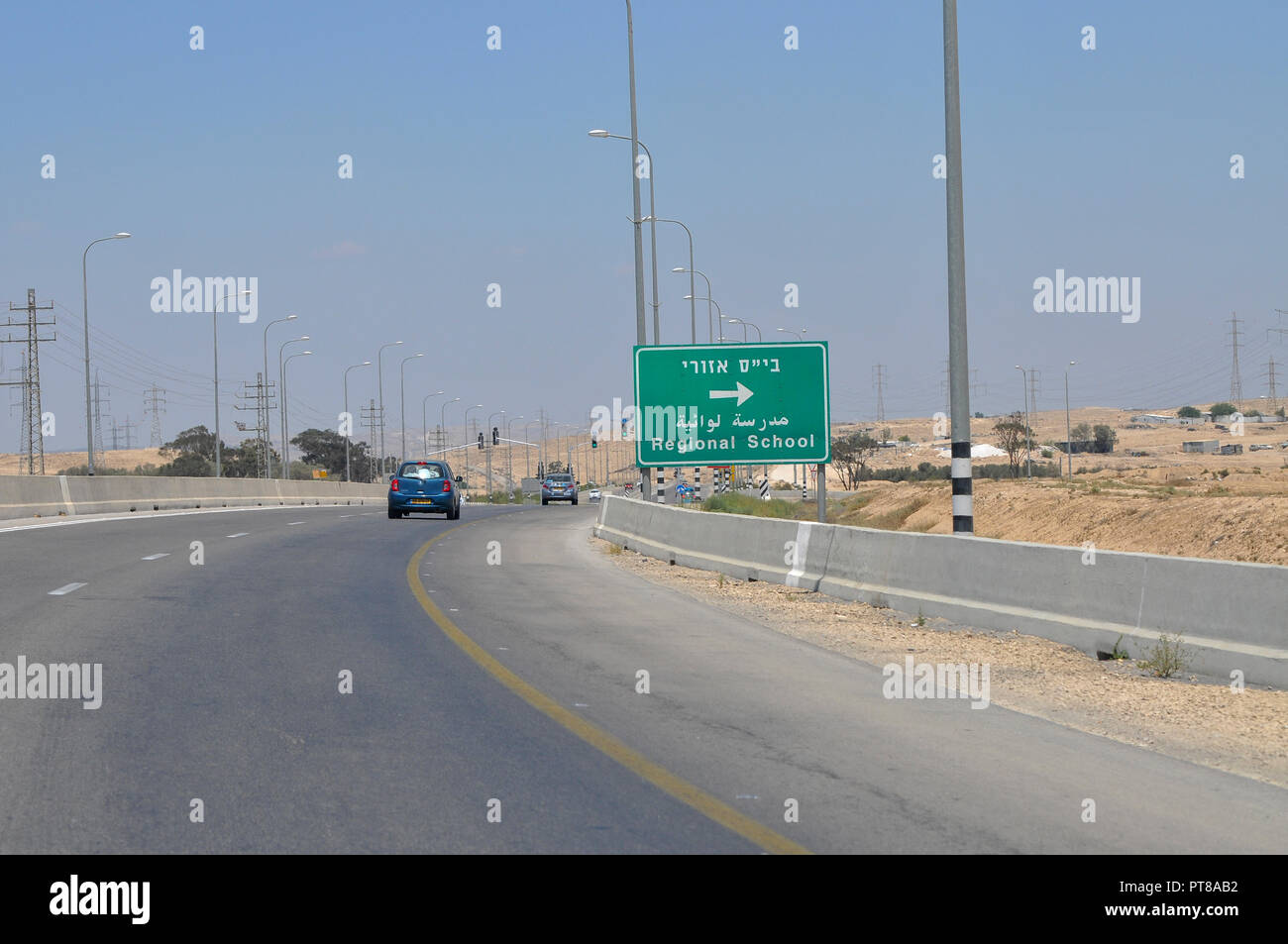 Israele, direzionale indicazioni stradali su una autostrada vicino di Beer Sheva Foto Stock