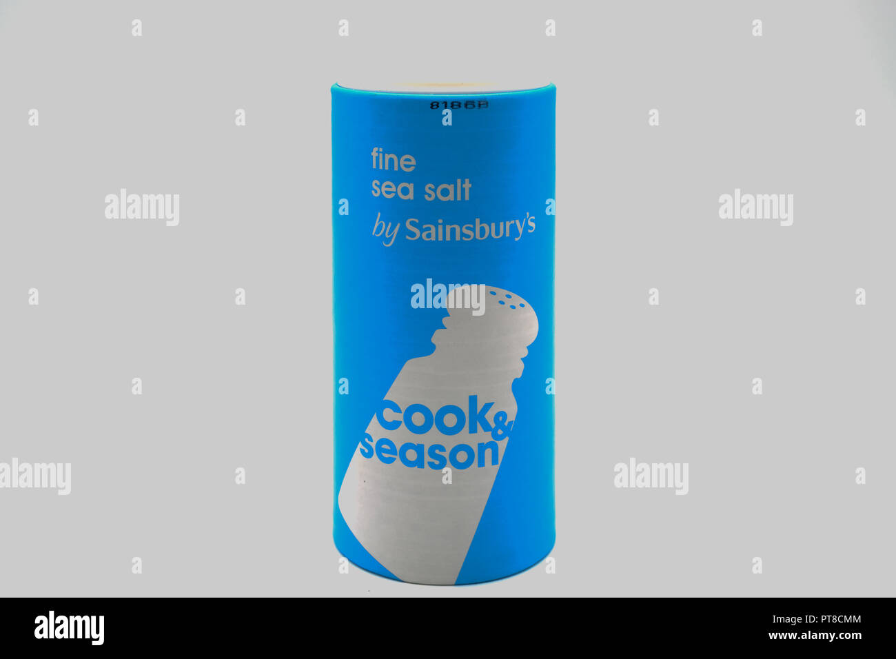 Largs, Scozia - Ottobre 04, 2018: Sainsbury's belle sale di mare in un cartone riciclabile contenitore composito. In linea con il Regno Unito di linee guida. Foto Stock