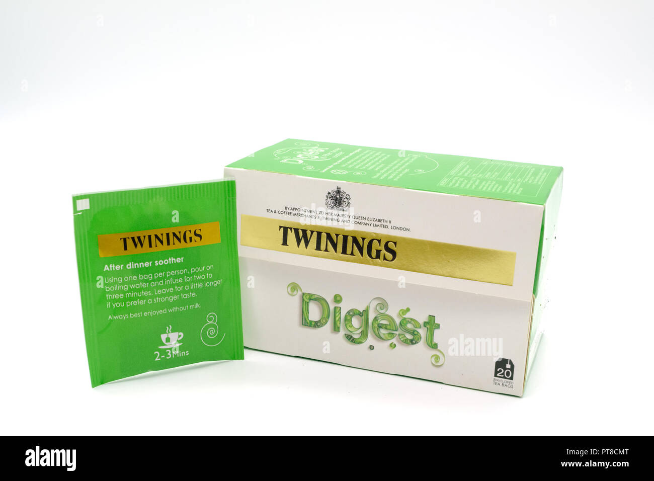 Largs, Scozia - Ottobre 04, 2018: scatola contenente Twinings Teabags di marca in imballaggi riciclabili in linea con gli attuali orientamenti del Regno Unito. Foto Stock